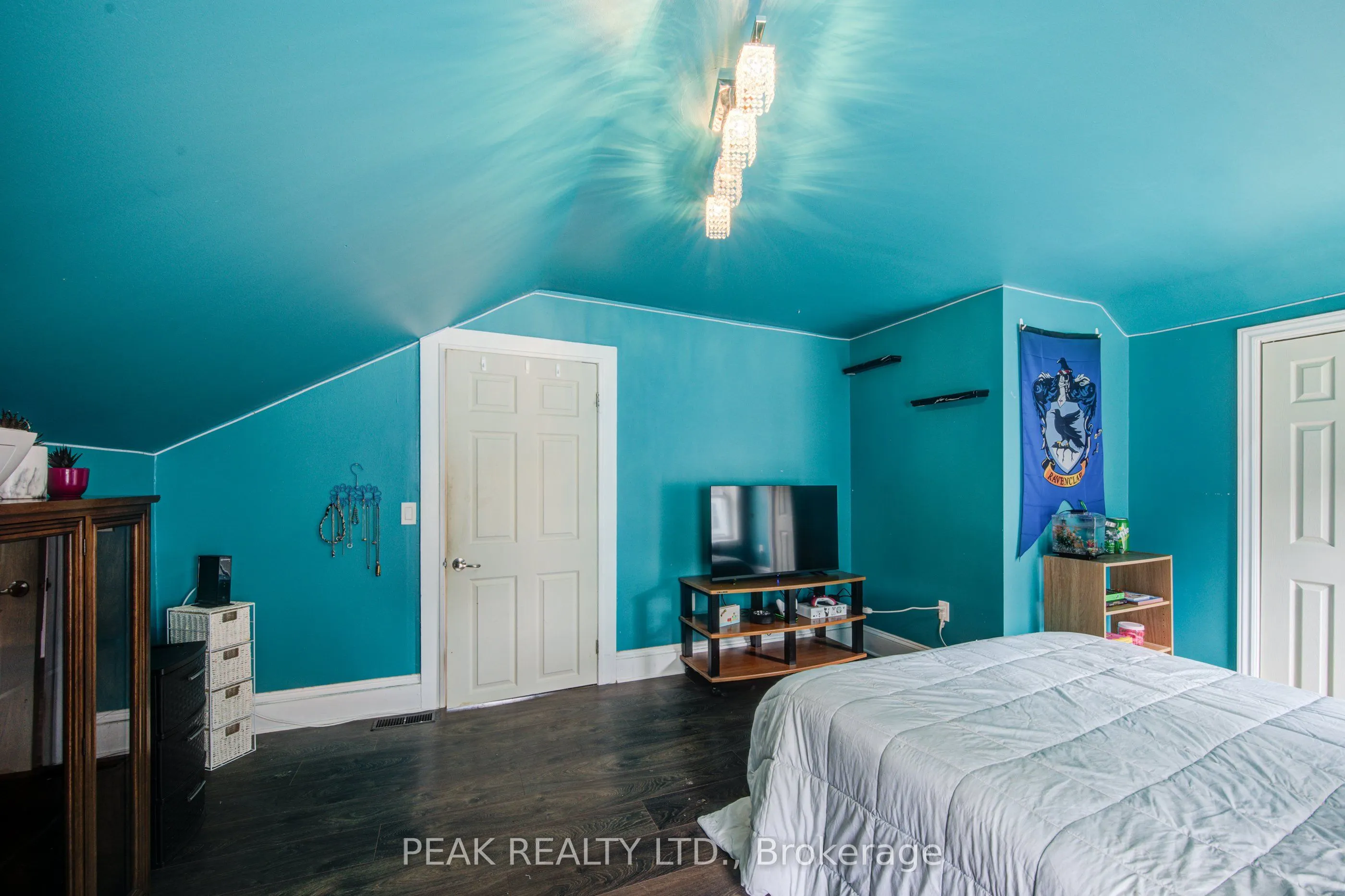 37 Decew Street W
