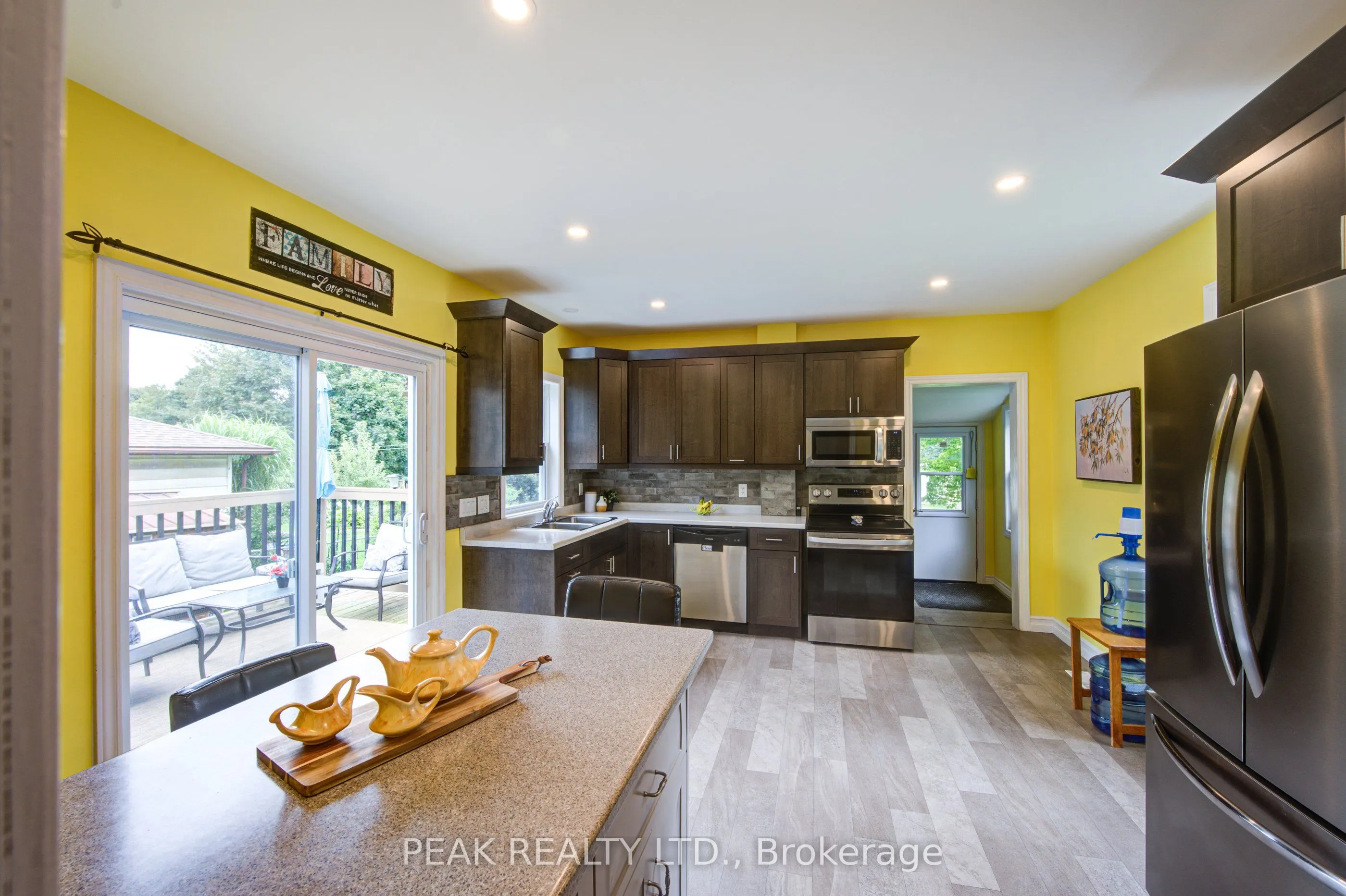 37 Decew Street W