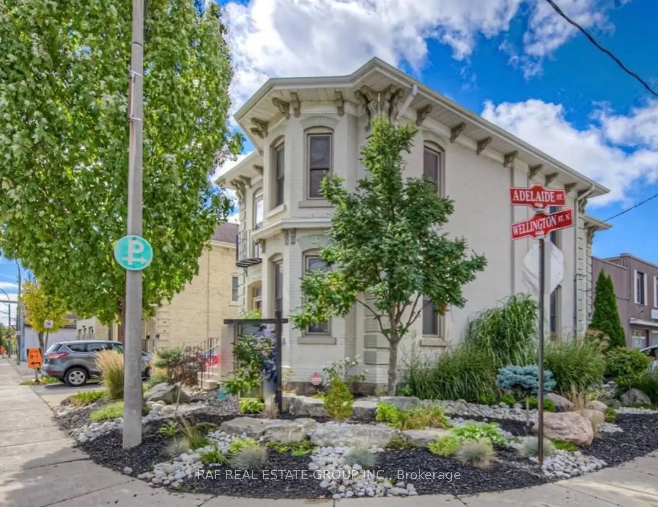 21 Wellington Street N