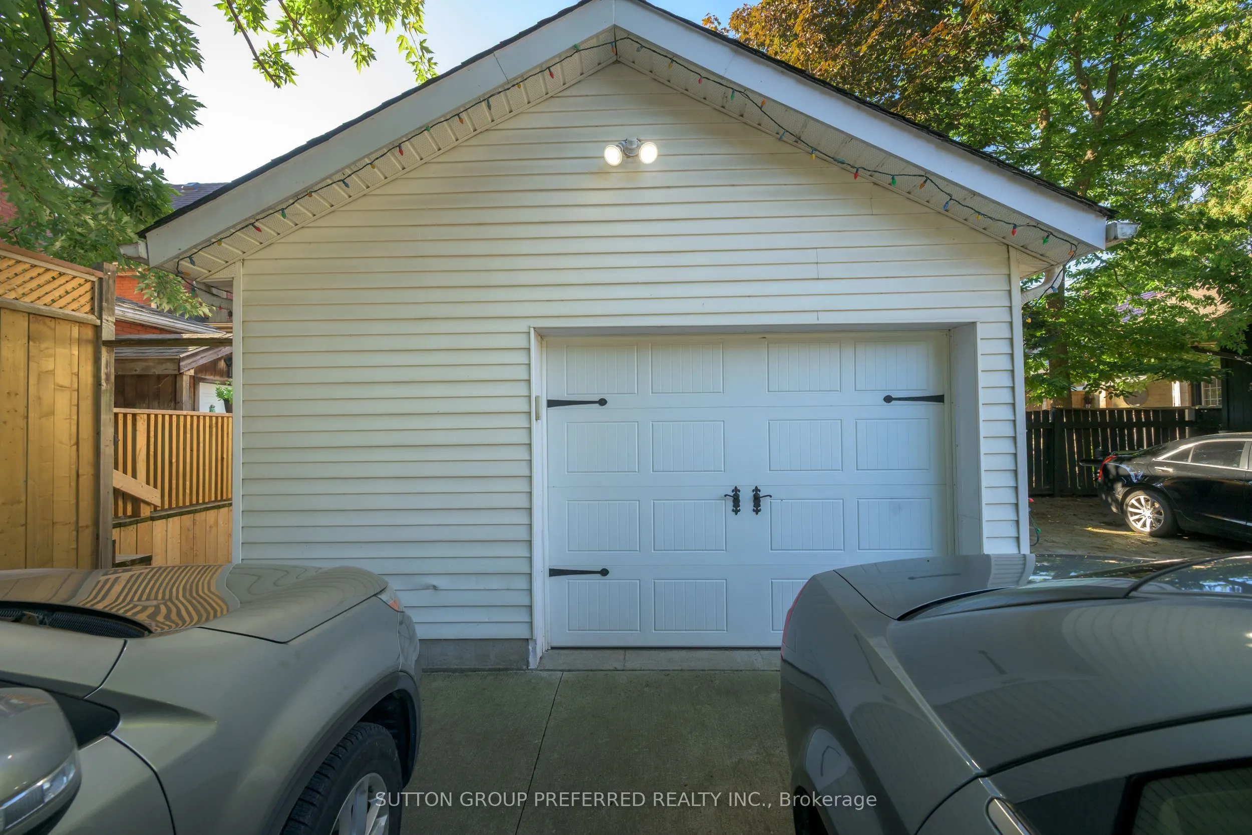 447 Woodman Avenue