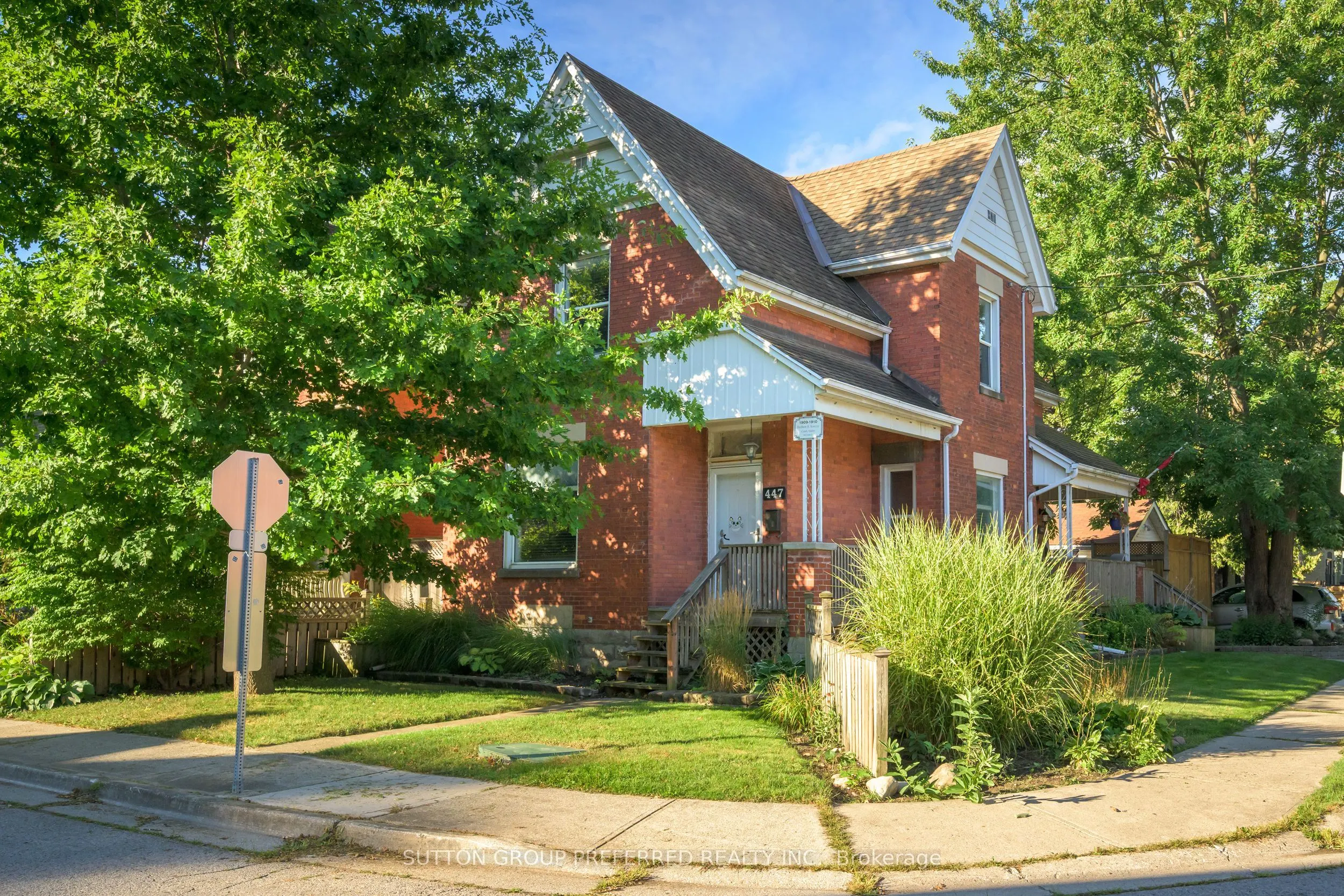 447 Woodman Avenue
