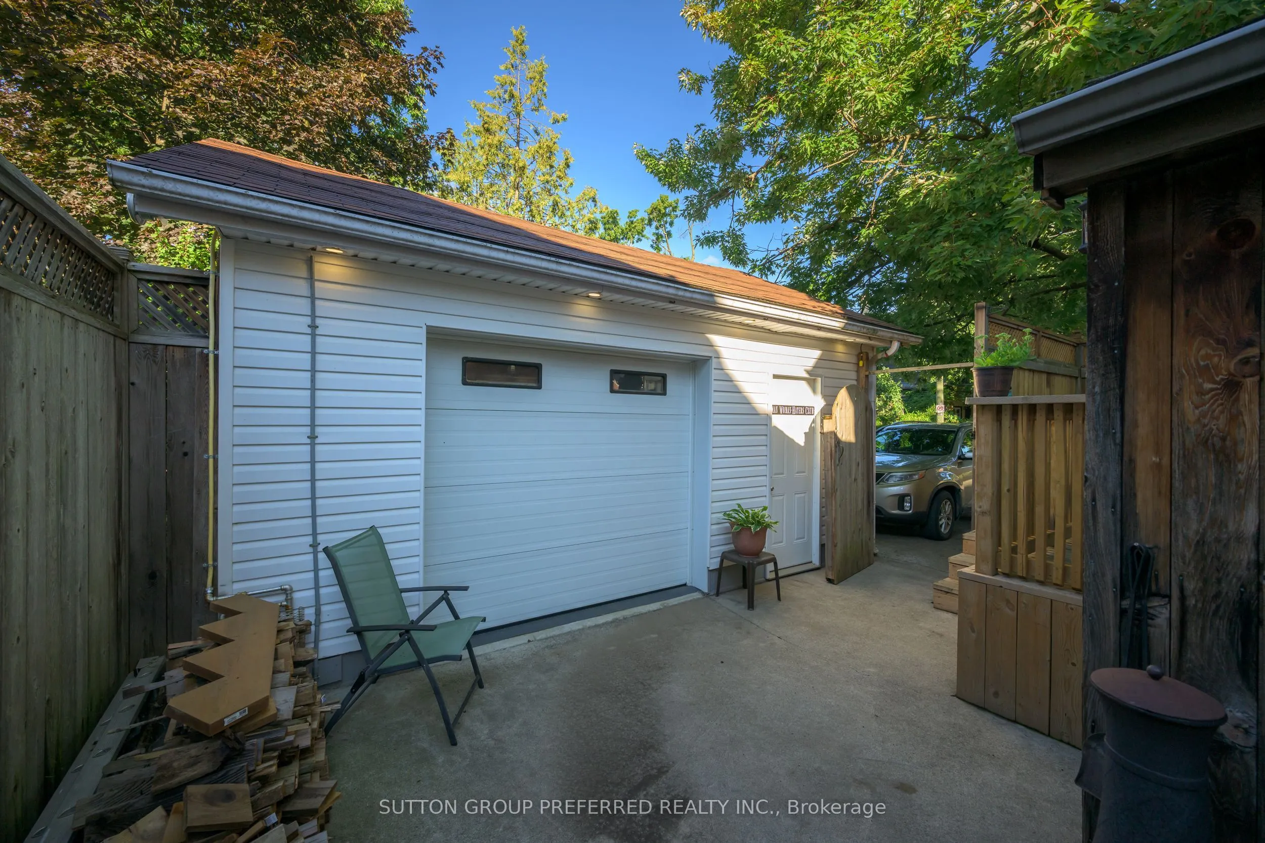 447 Woodman Avenue