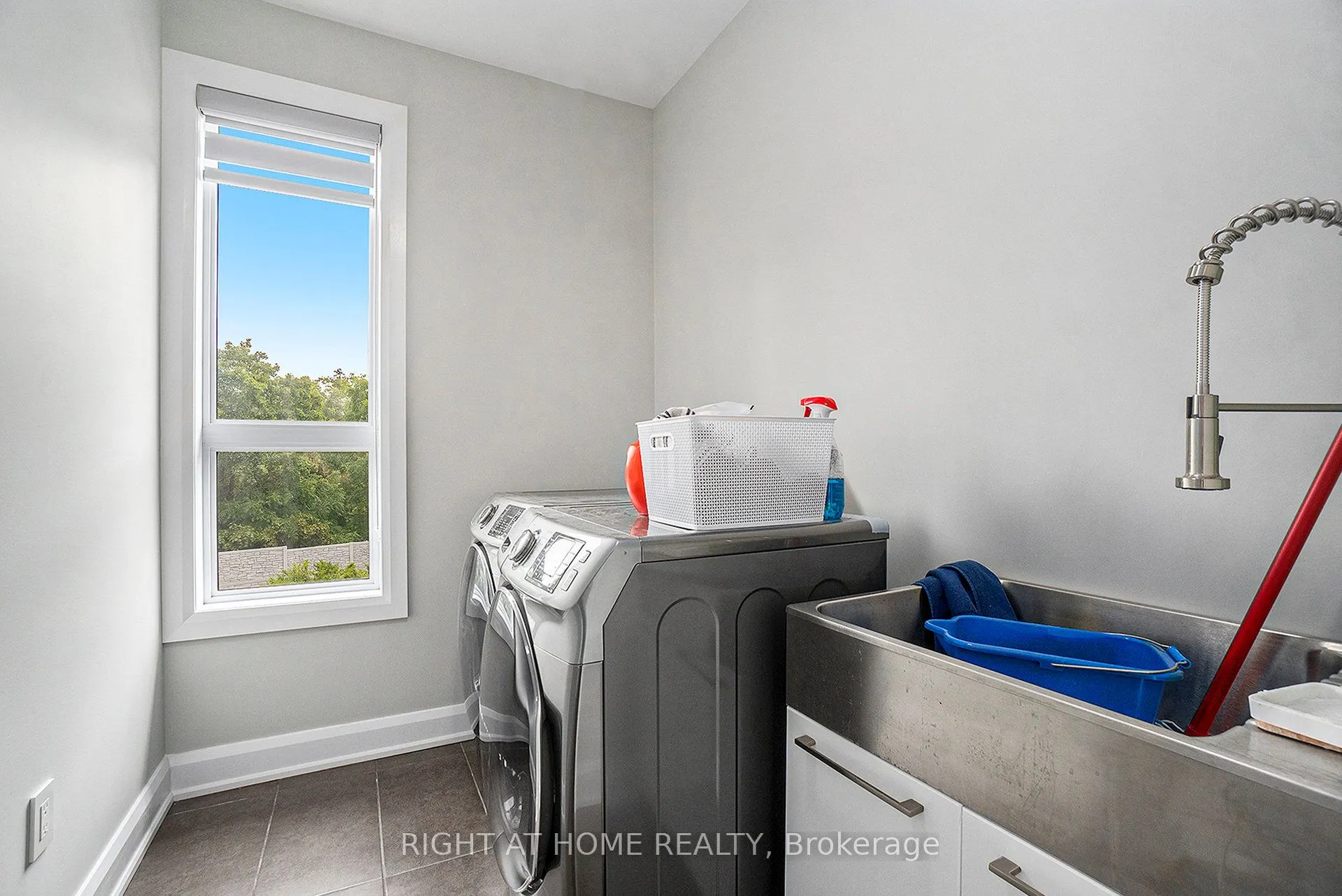 17 Rideau Heights Drive