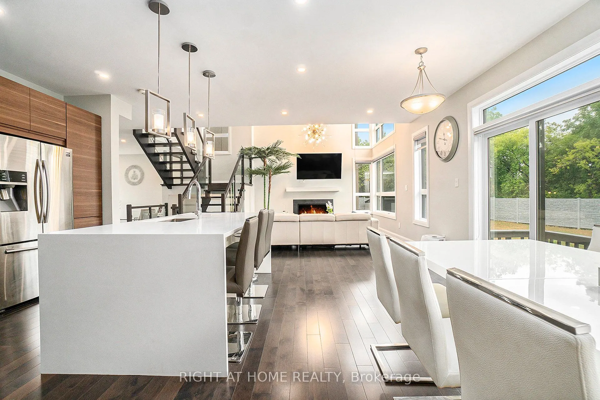 17 Rideau Heights Drive