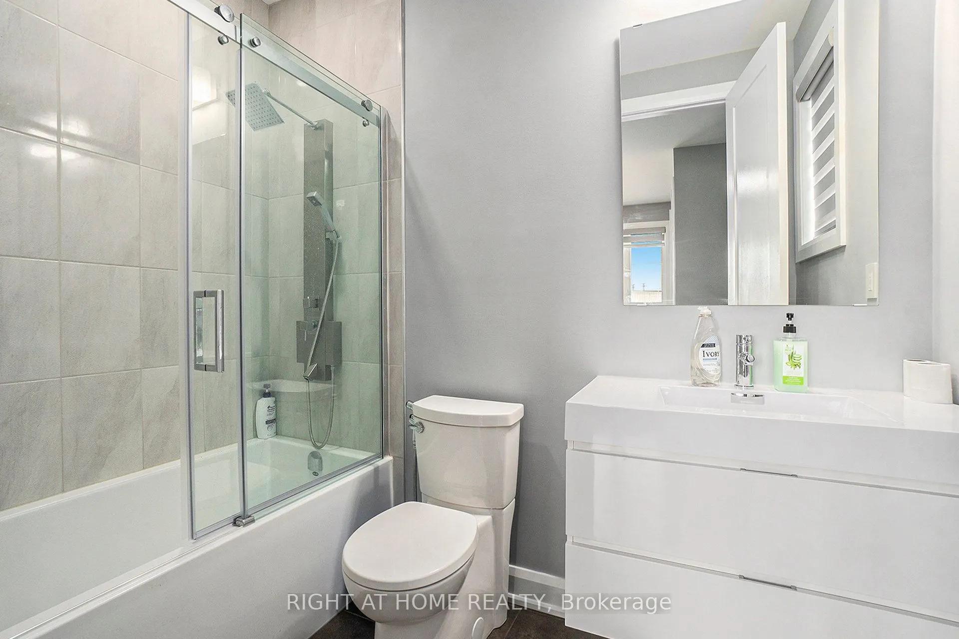 17 Rideau Heights Drive