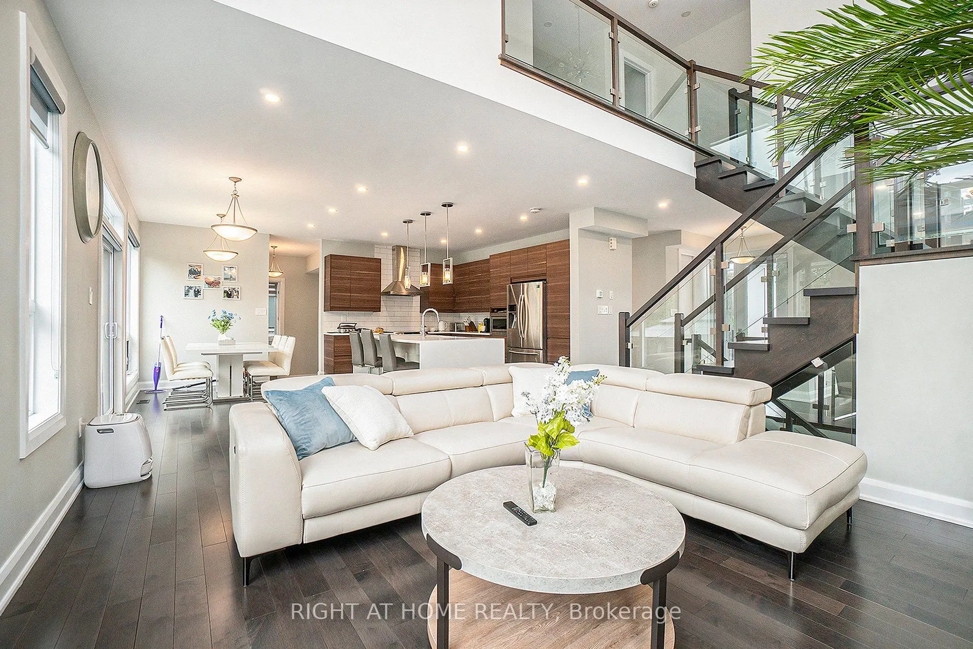17 Rideau Heights Drive