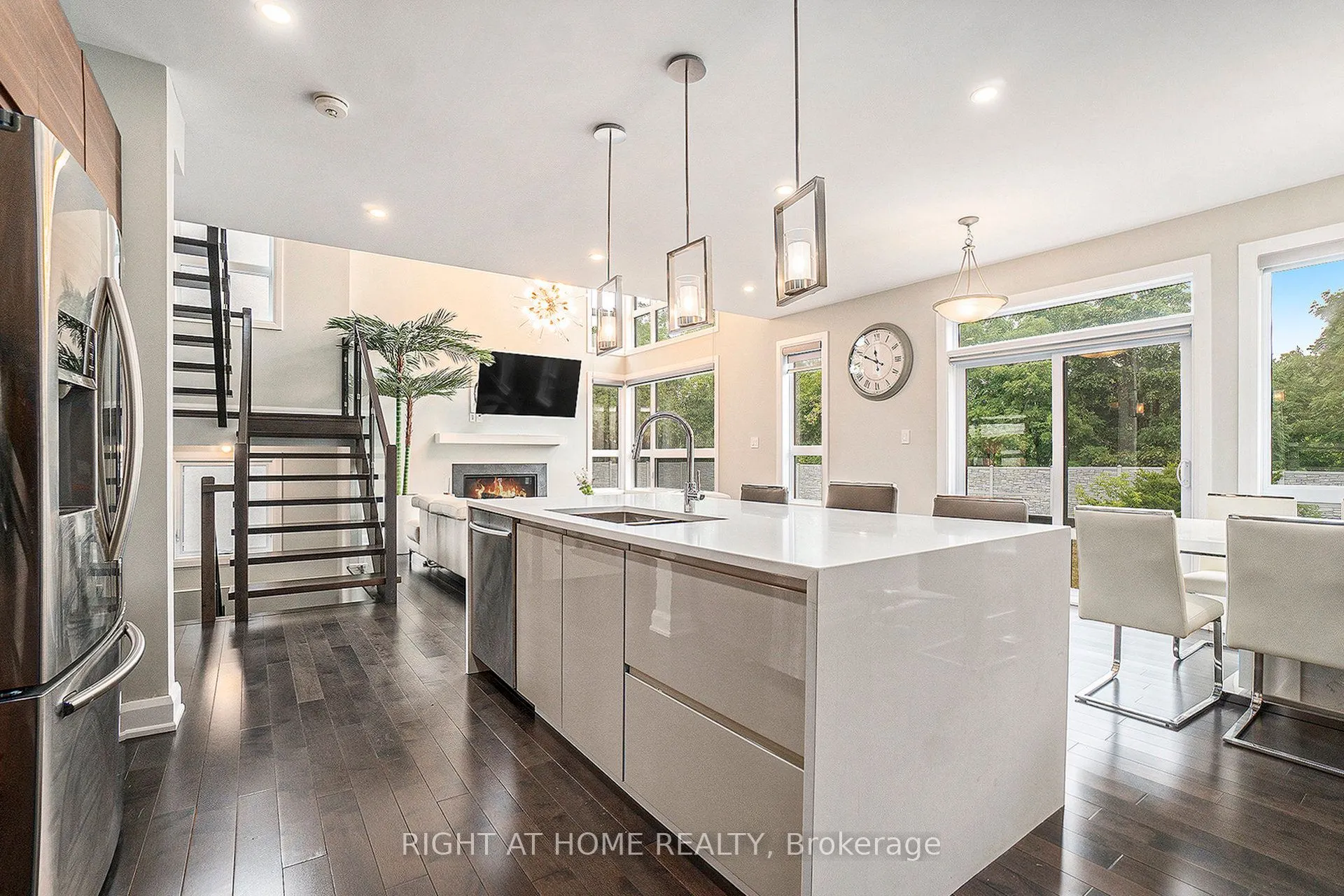 17 Rideau Heights Drive