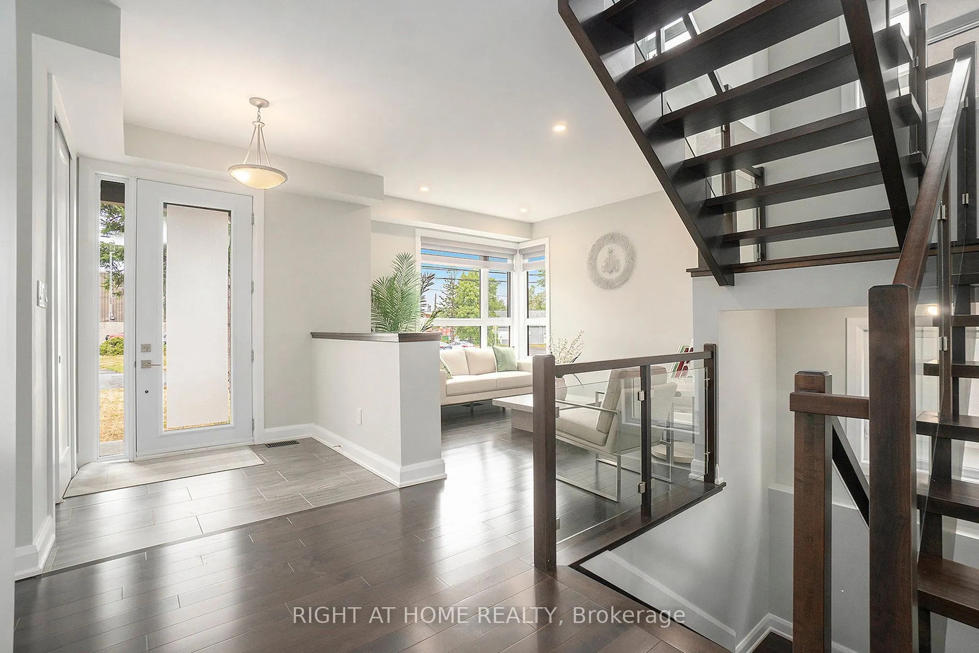 17 Rideau Heights Drive