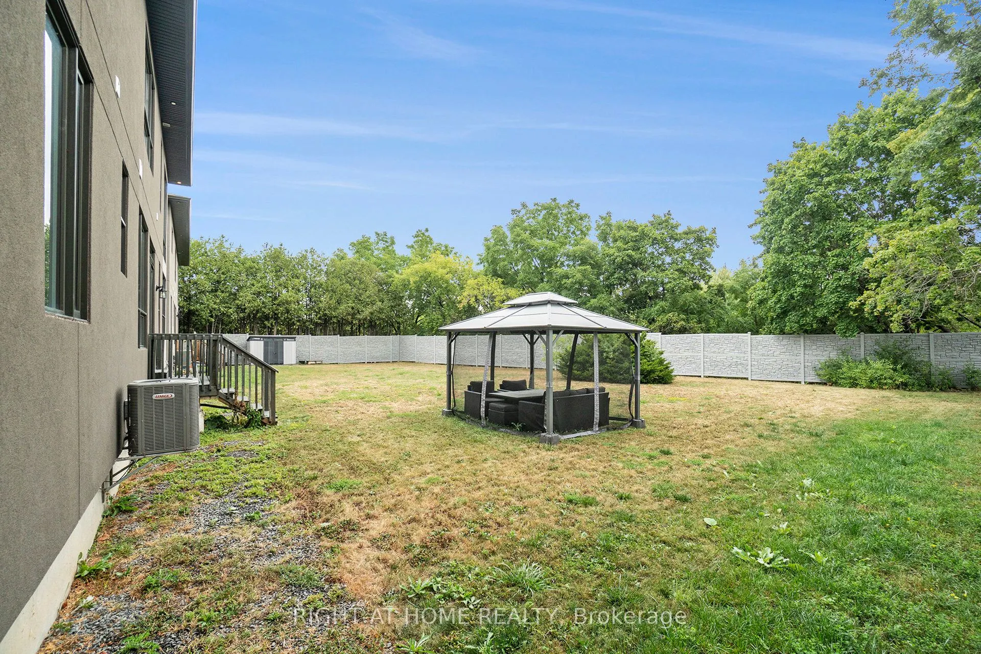 17 Rideau Heights Drive