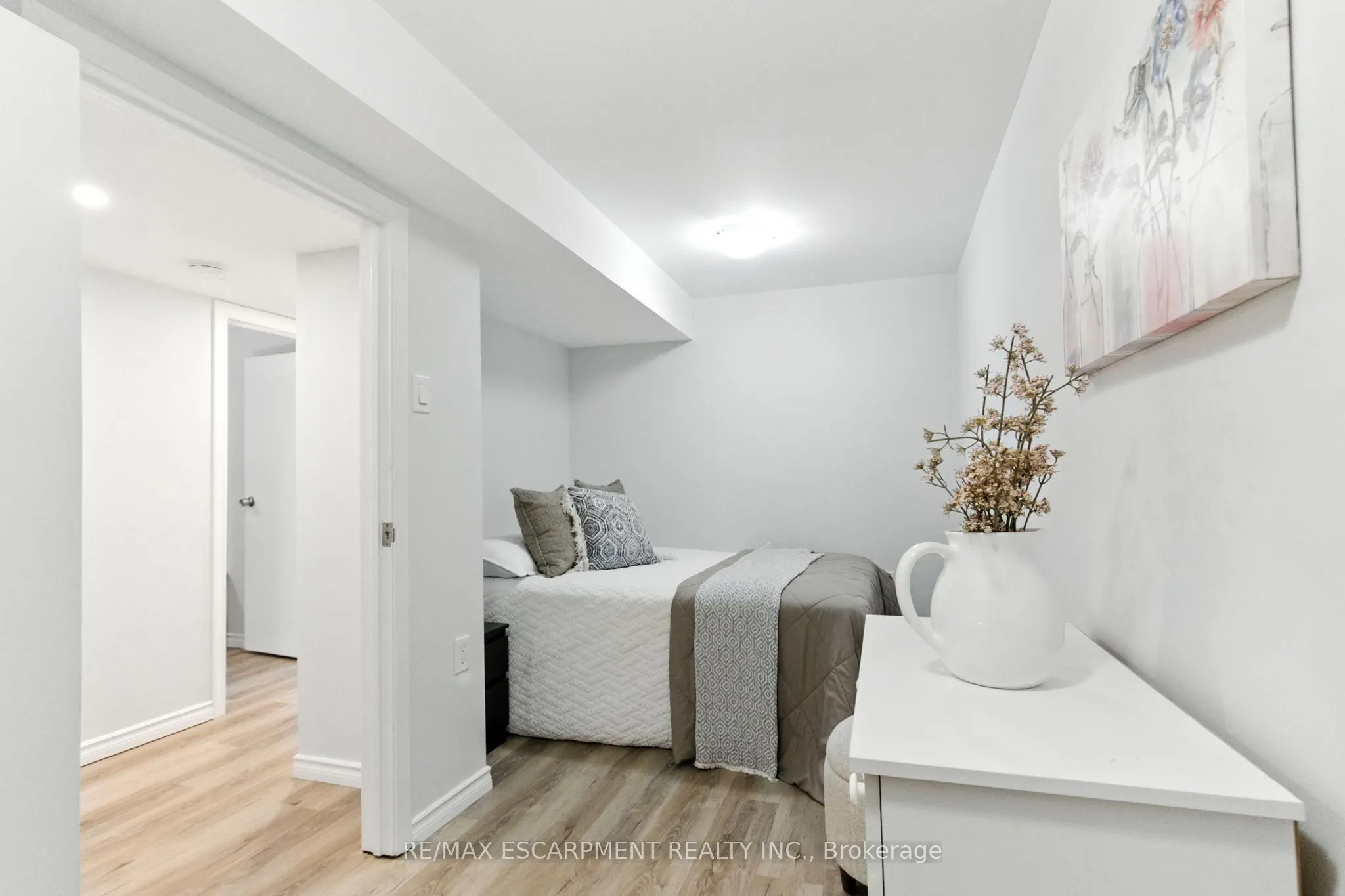 10 SHEFFIELD Avenue