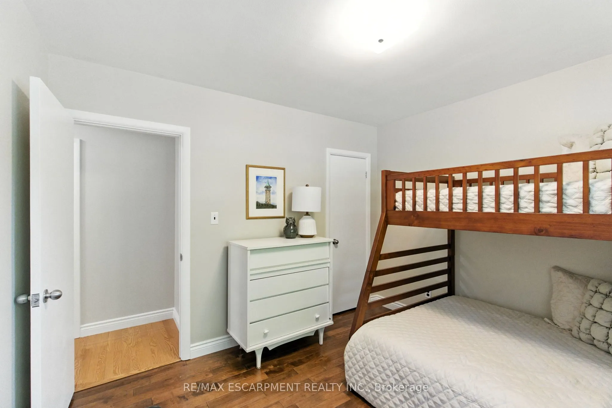 10 SHEFFIELD Avenue