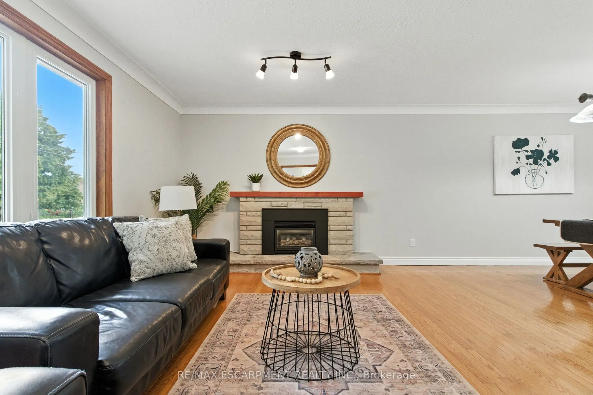 10 SHEFFIELD Avenue