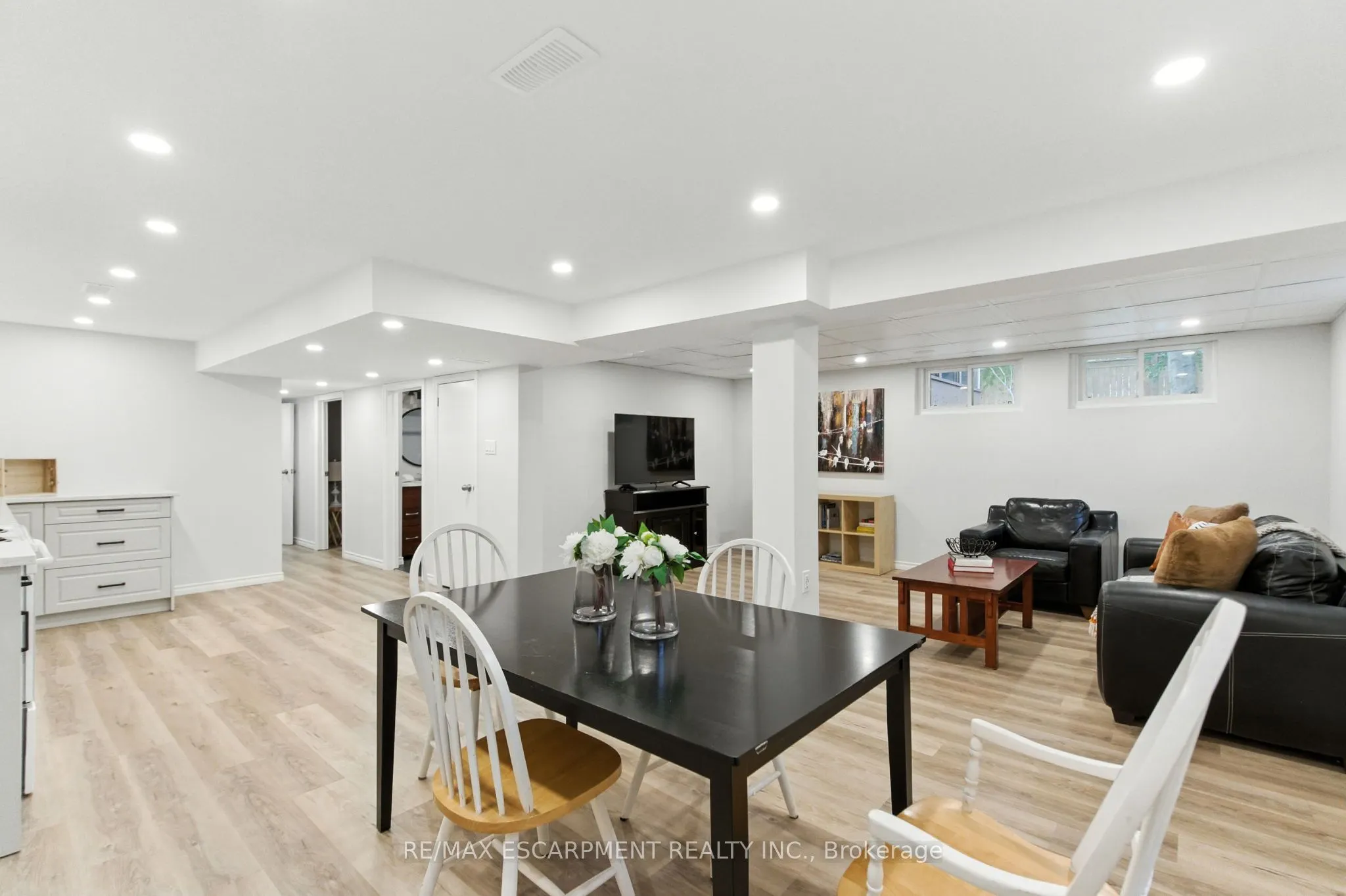 10 SHEFFIELD Avenue