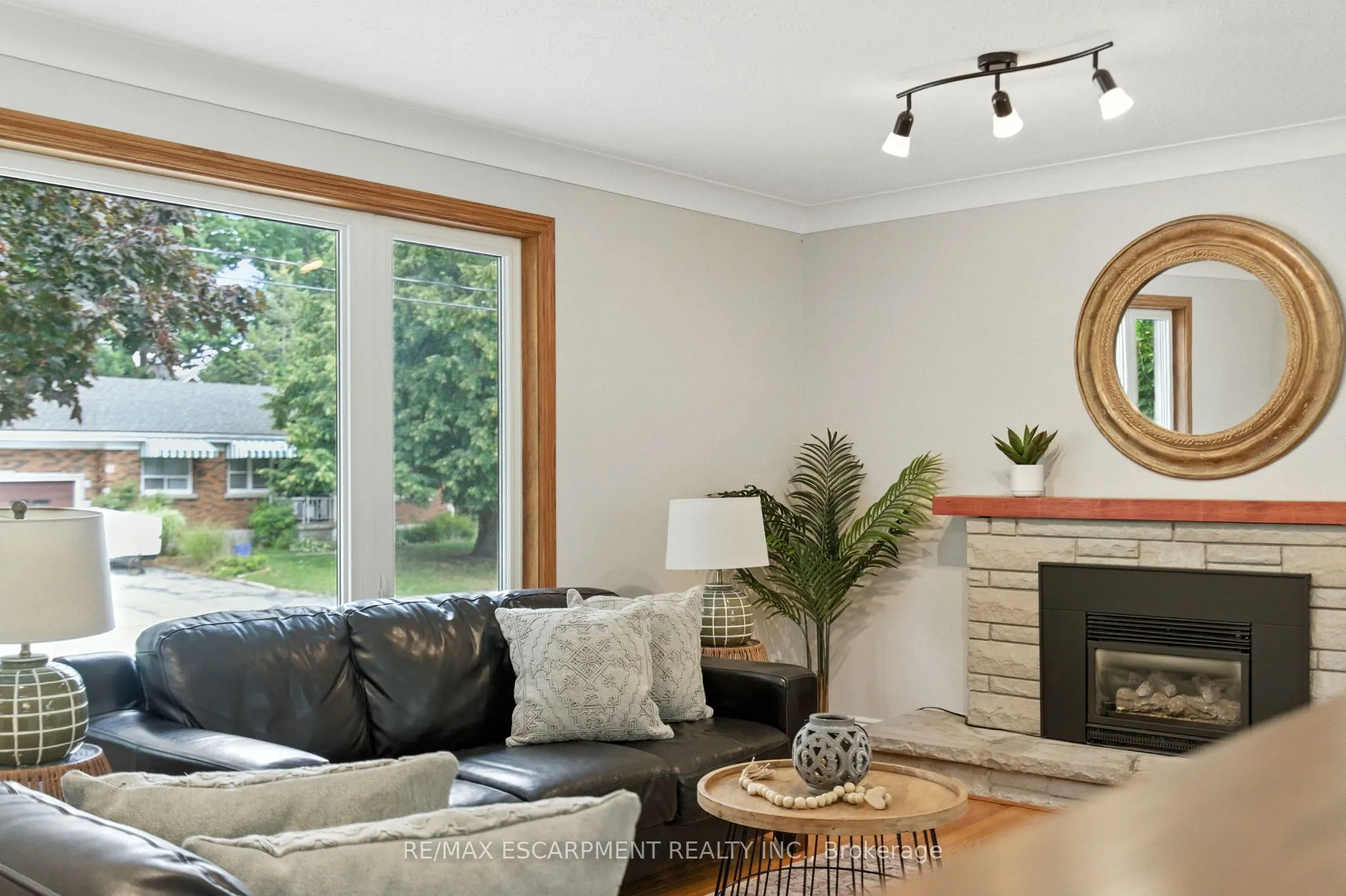 10 SHEFFIELD Avenue