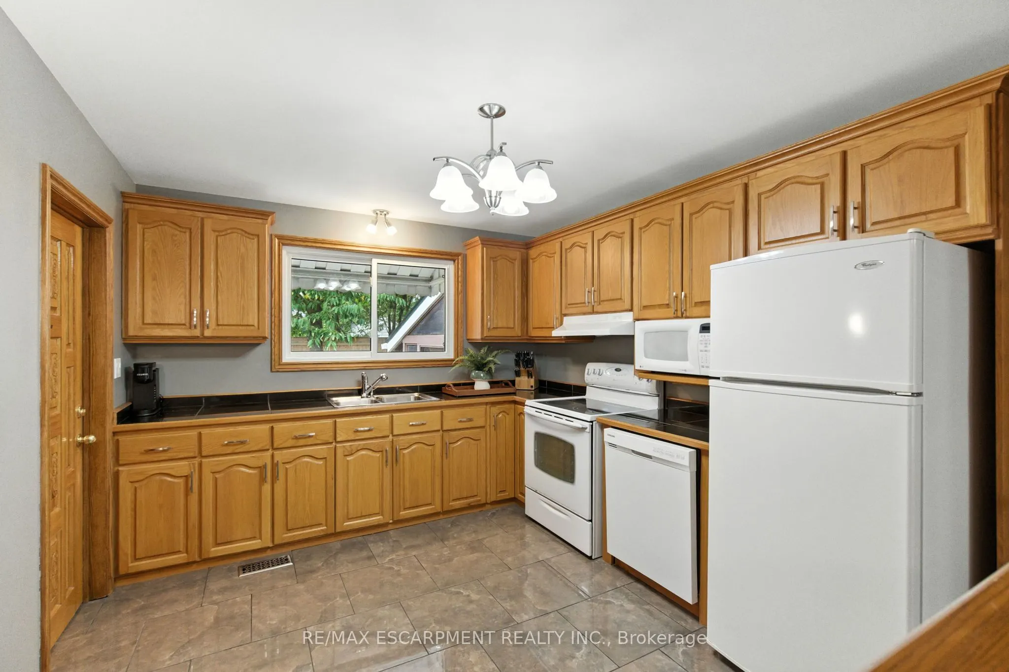 10 SHEFFIELD Avenue