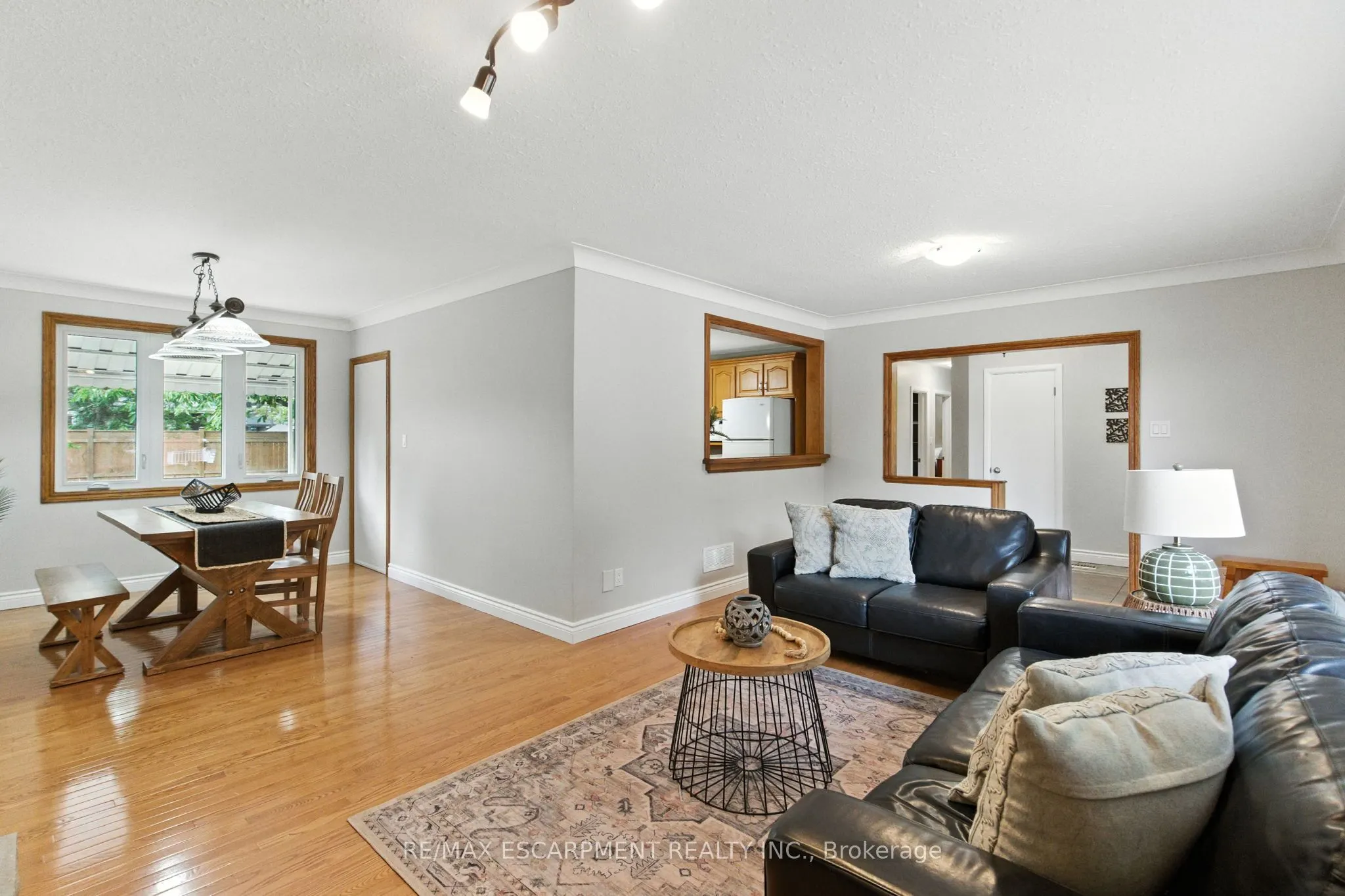 10 SHEFFIELD Avenue
