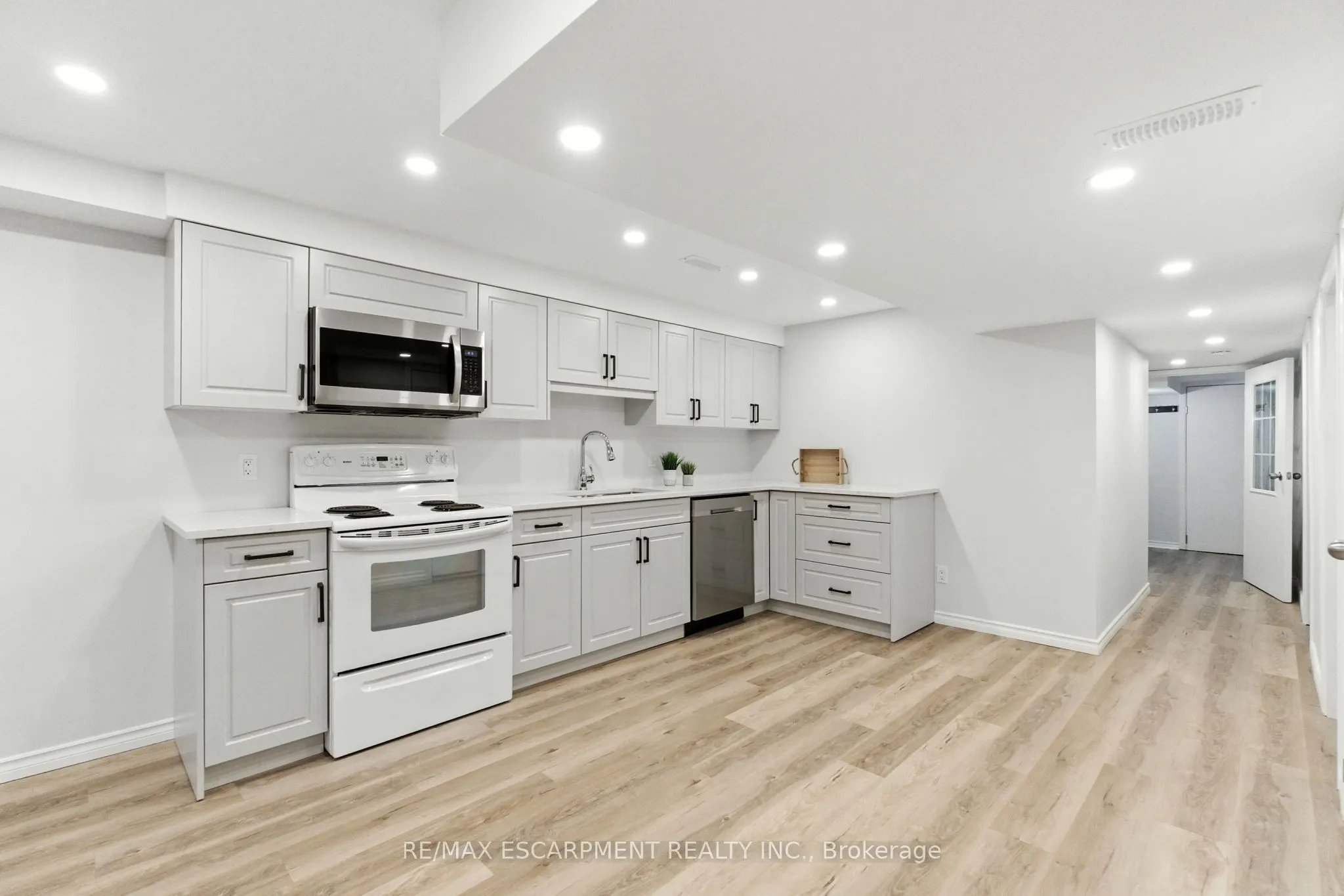 10 SHEFFIELD Avenue