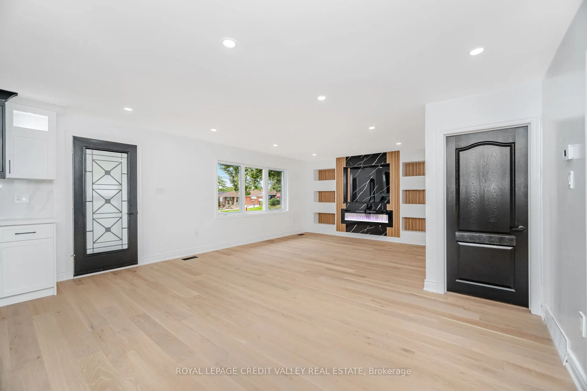 812 Tenth Avenue, #Upper