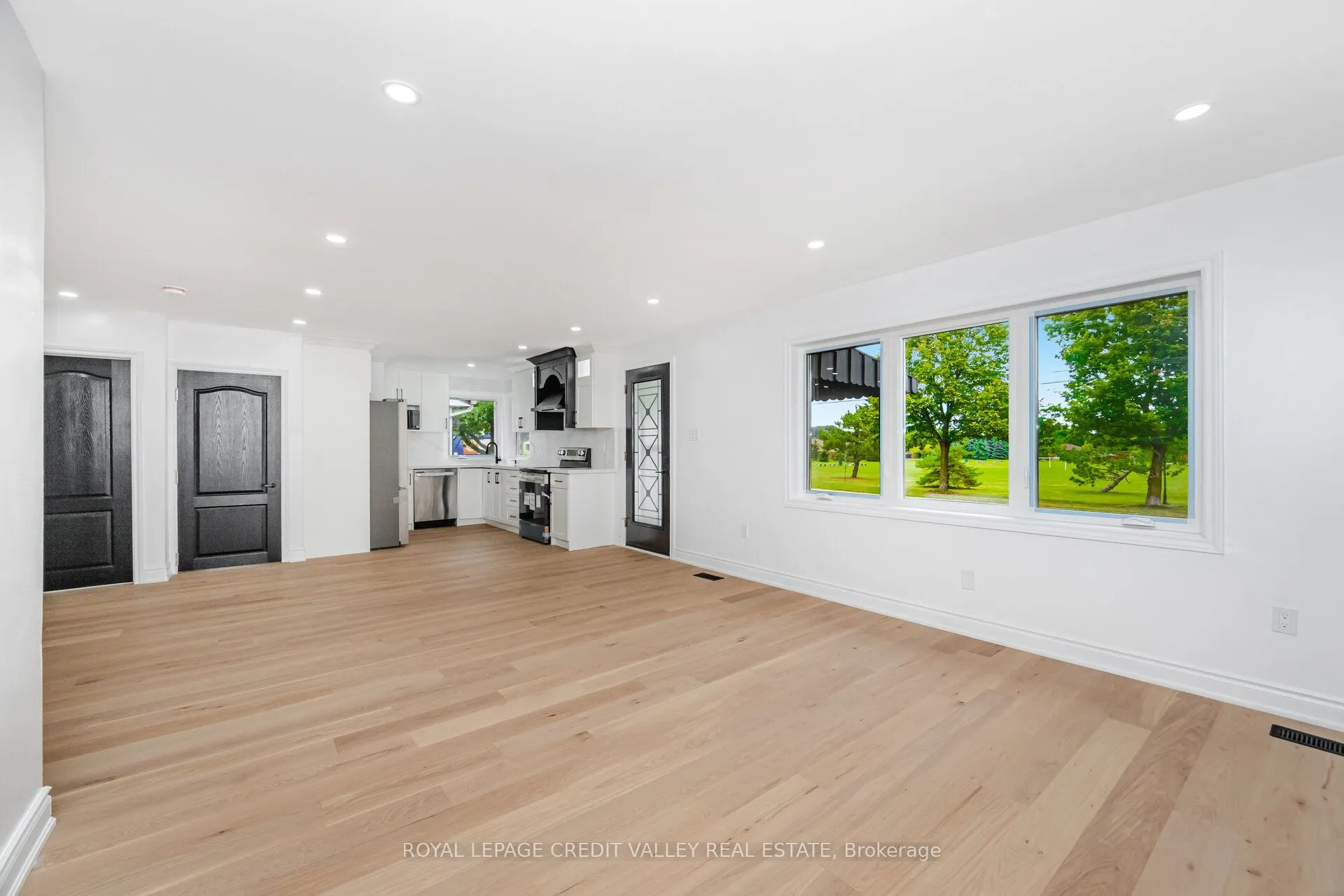 812 Tenth Avenue, #Upper