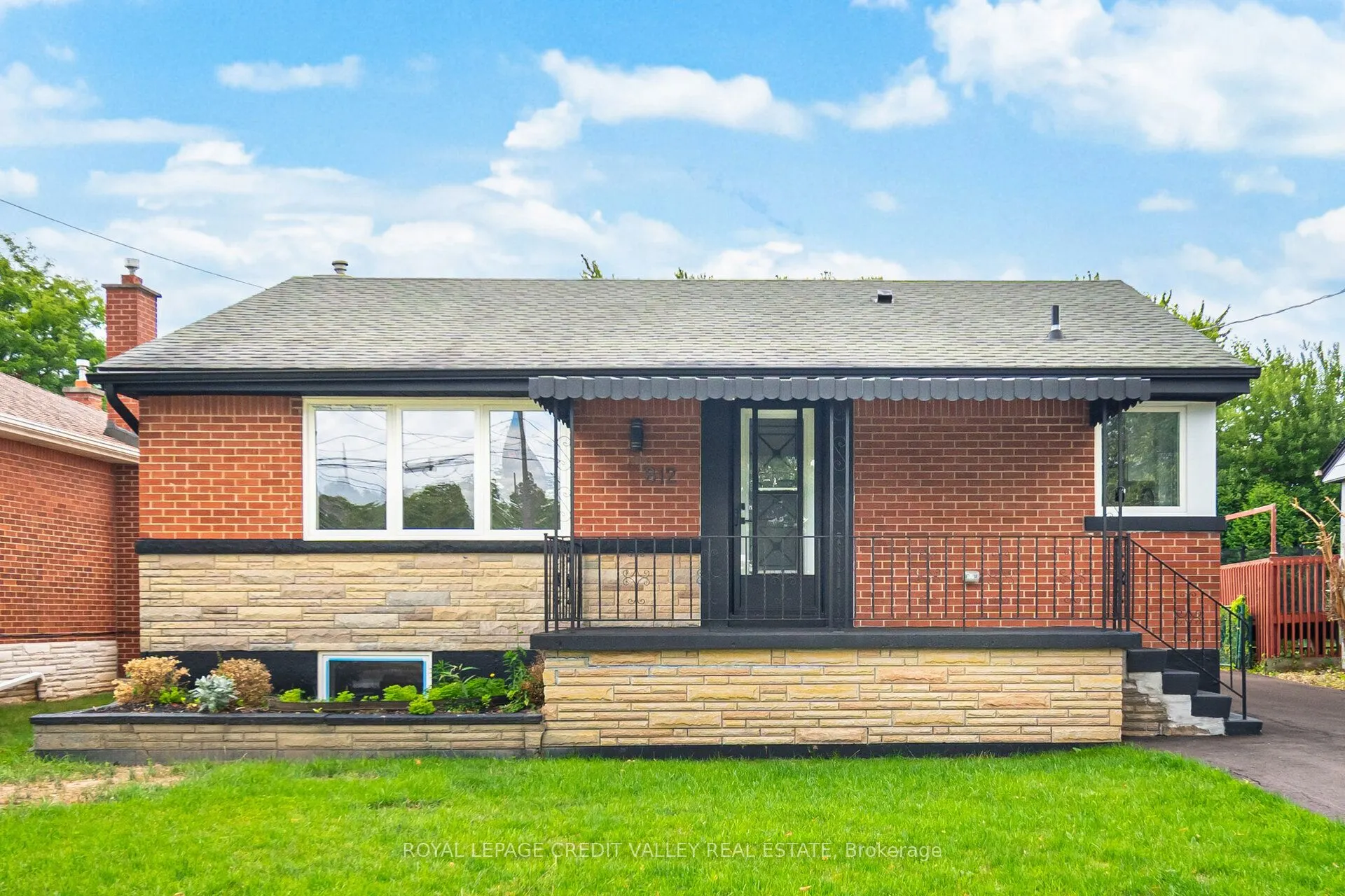 812 Tenth Avenue, #Upper