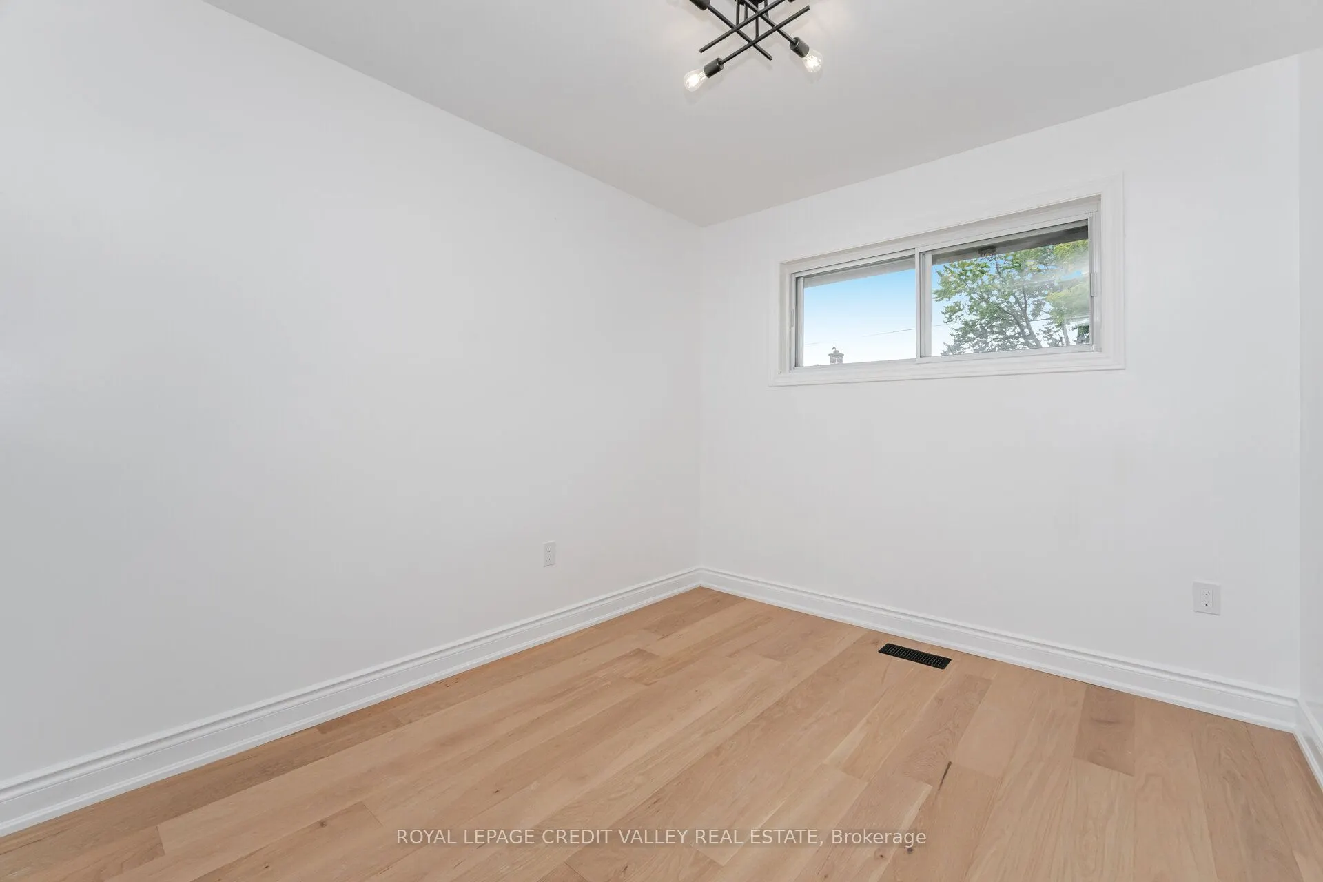 812 Tenth Avenue, #Upper