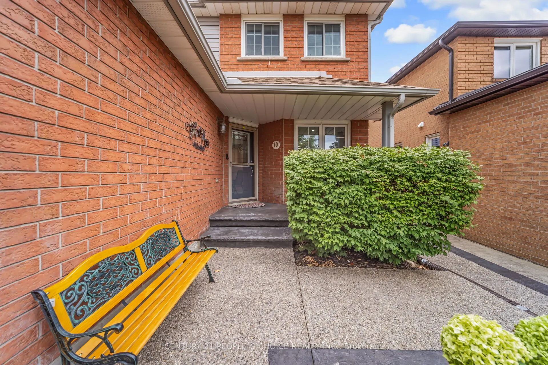 10 Hillgarden Drive