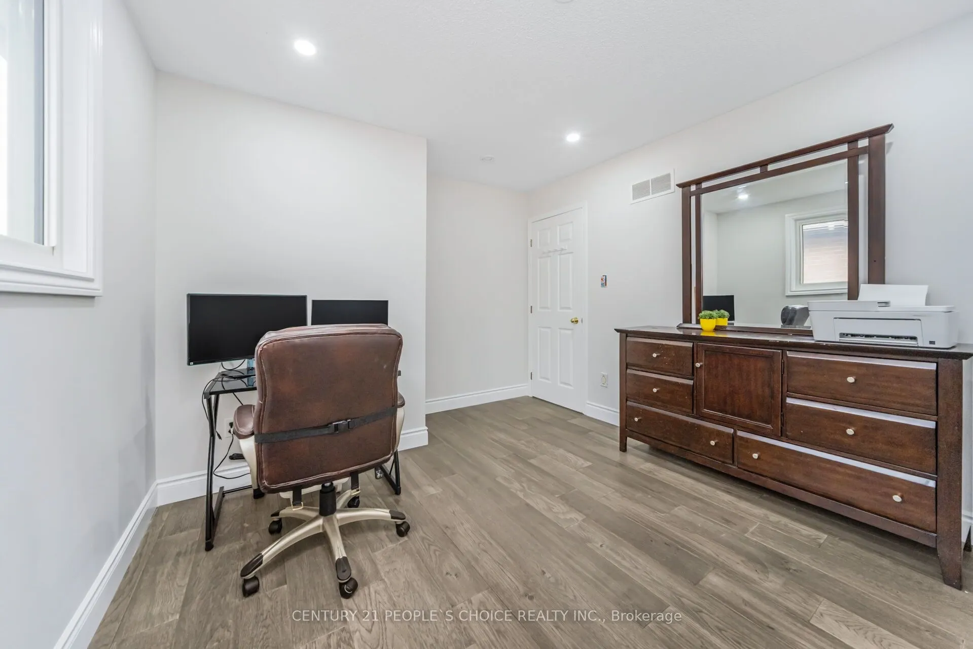 10 Hillgarden Drive