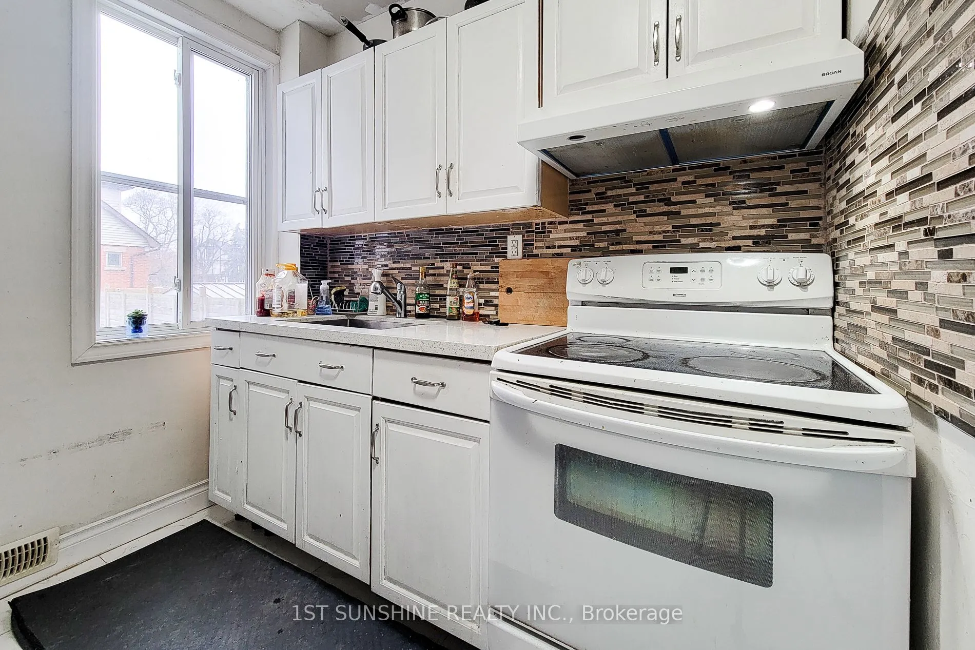 63 Paisley Avenue S