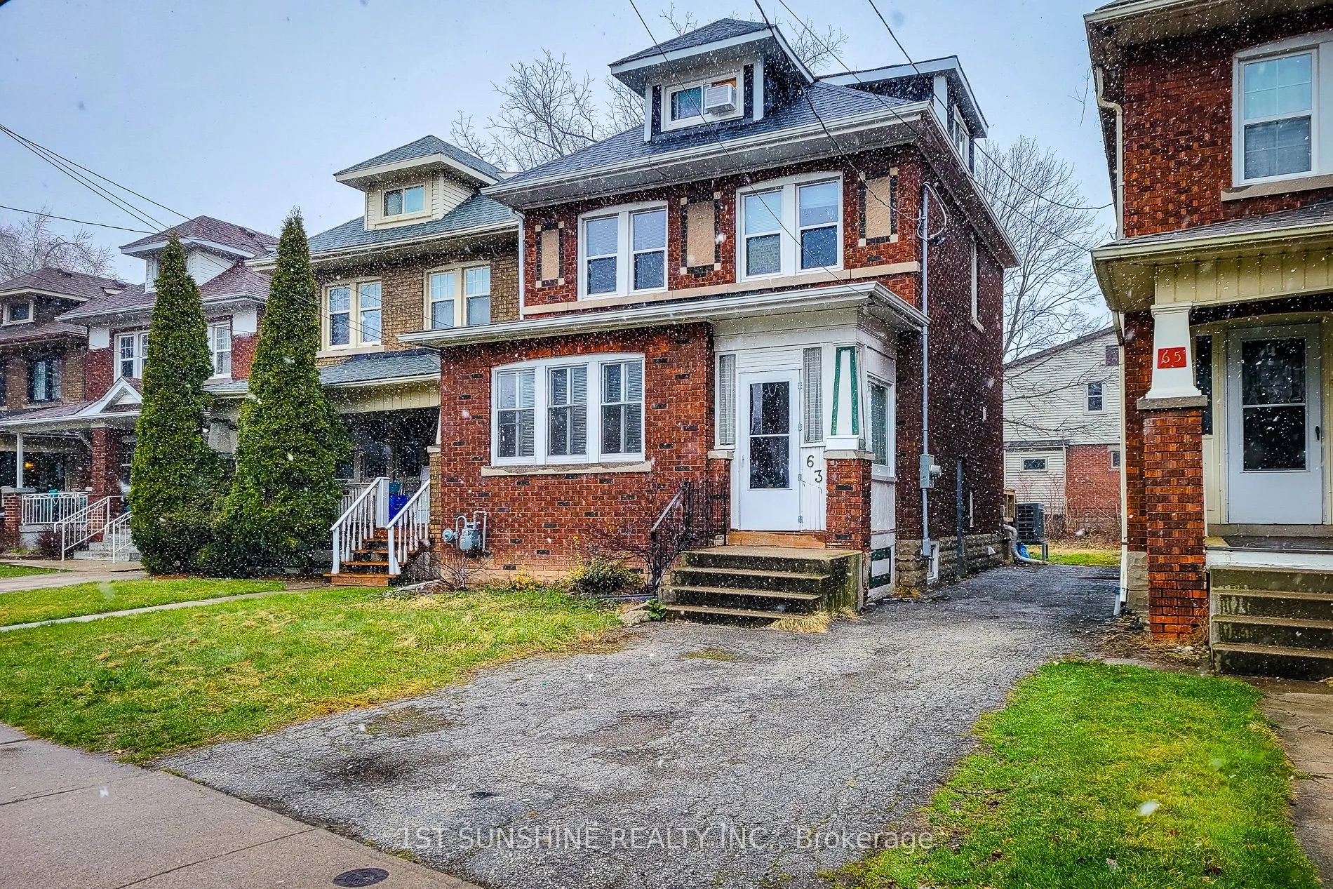 63 Paisley Avenue S