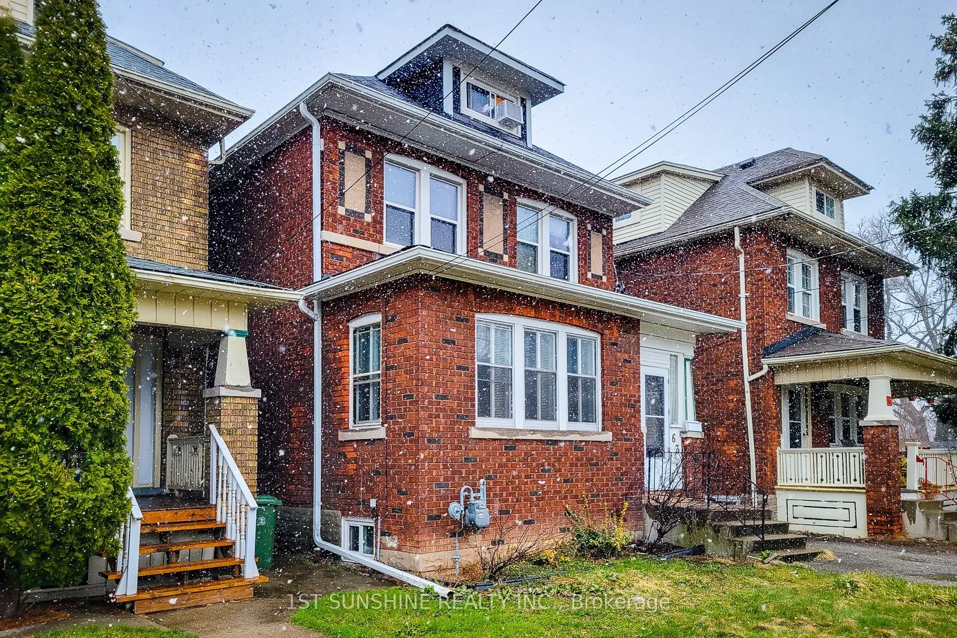 63 Paisley Avenue S