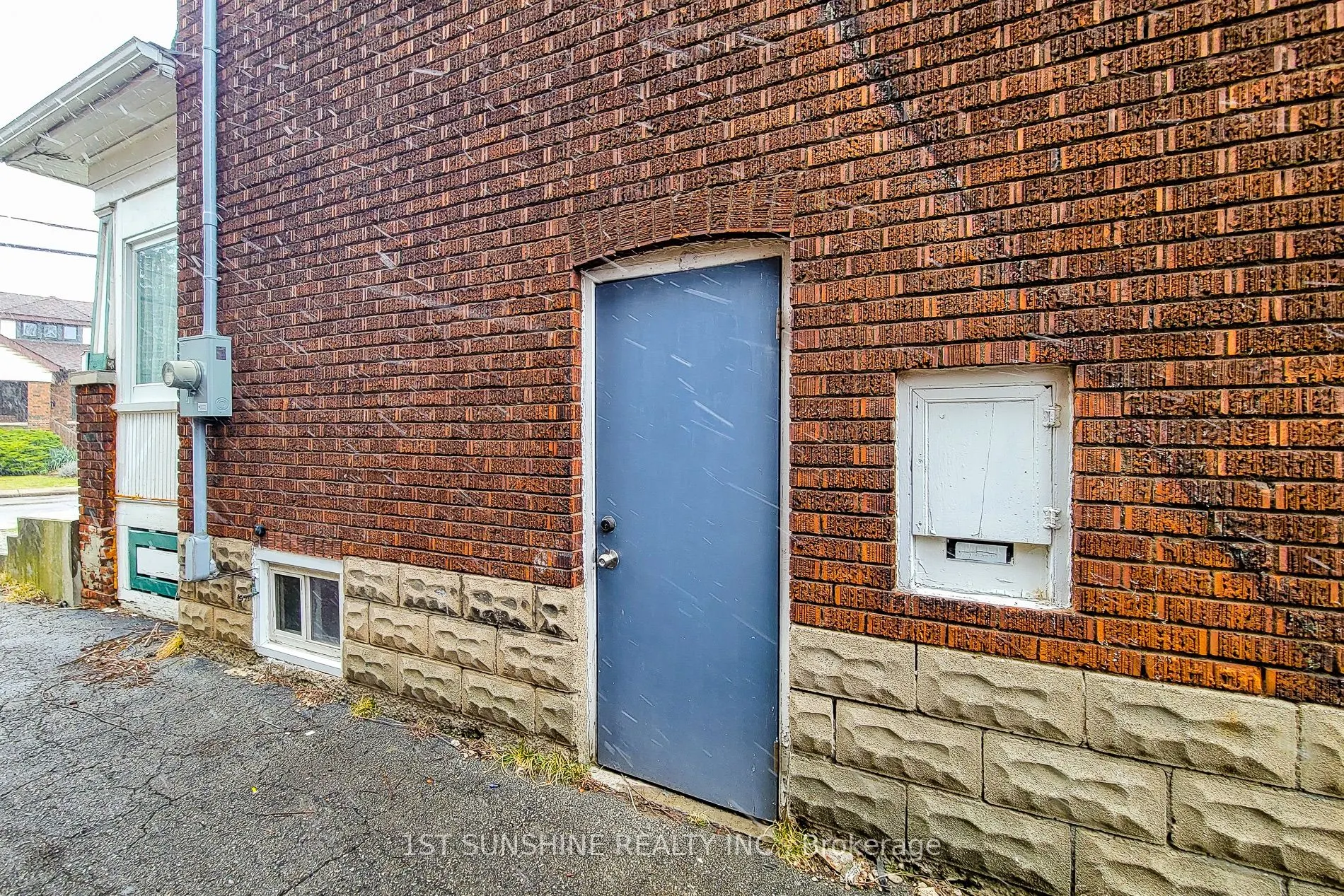 63 Paisley Avenue S