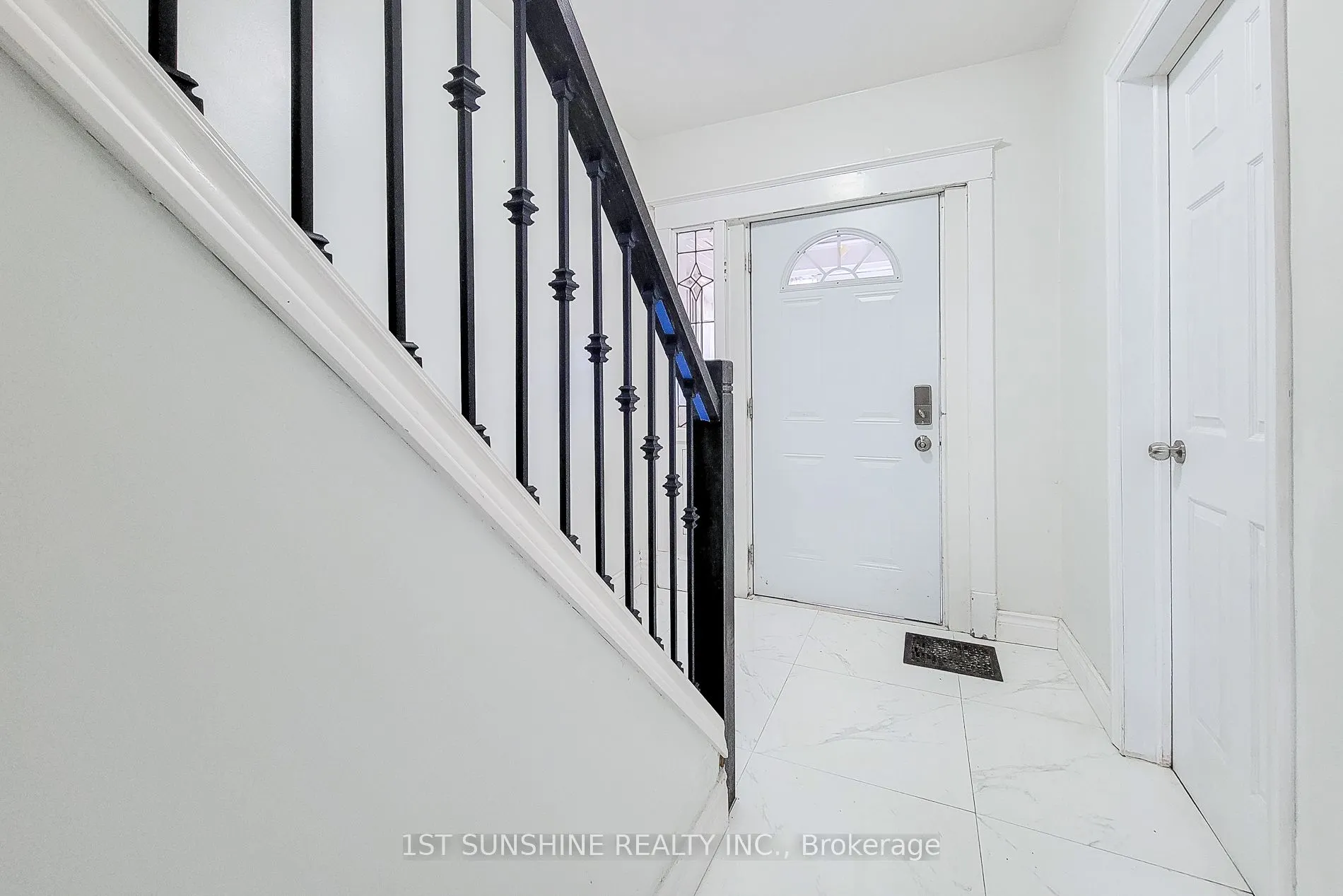 63 Paisley Avenue S
