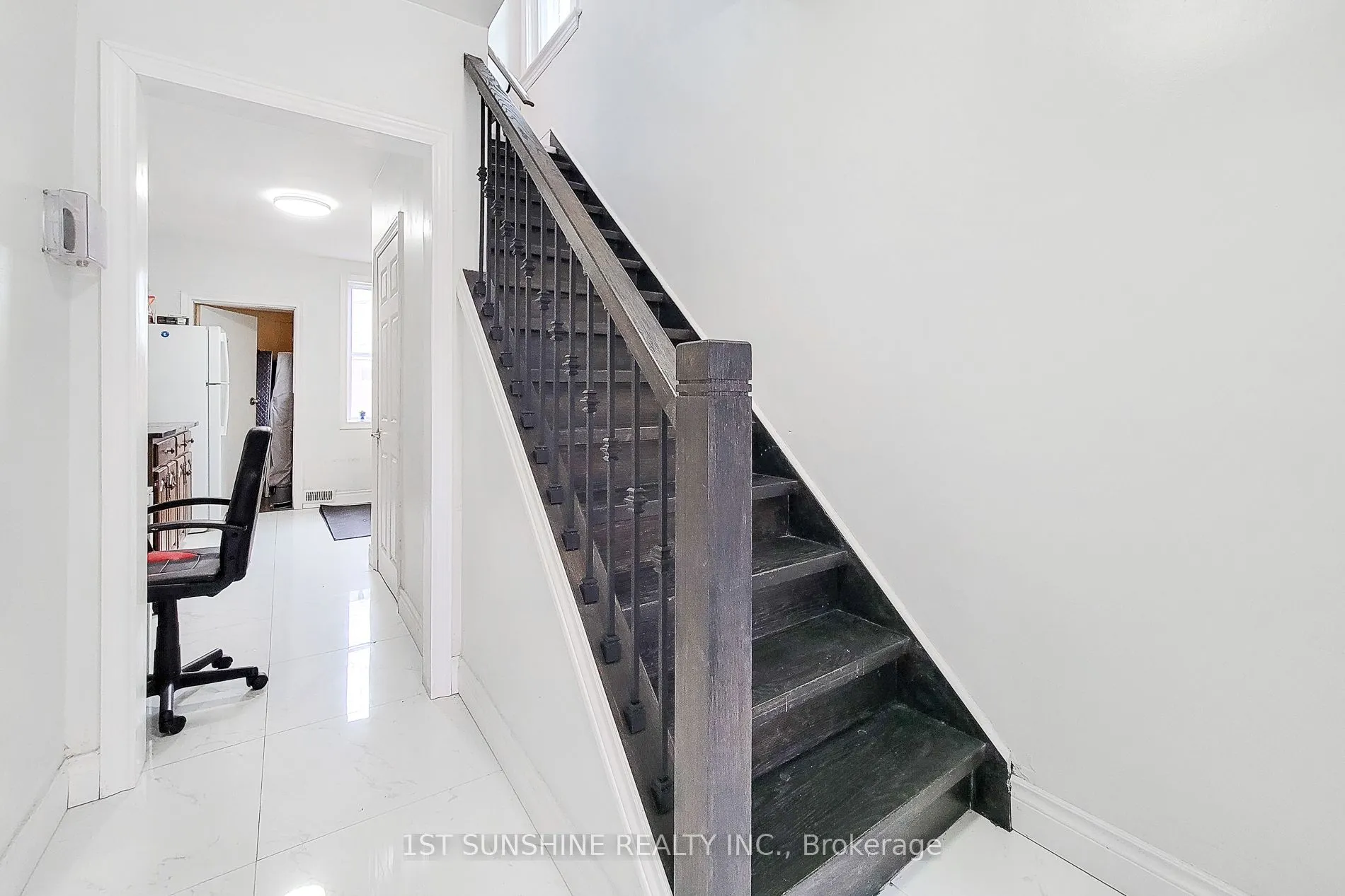63 Paisley Avenue S