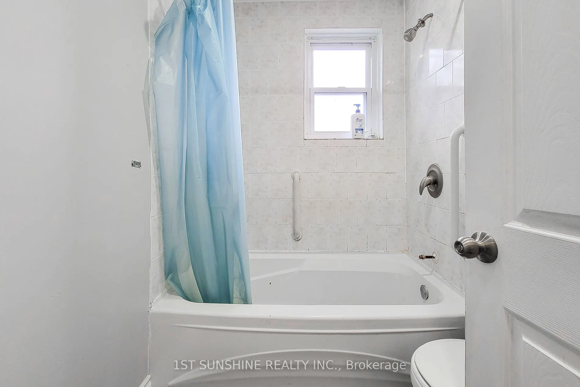 63 Paisley Avenue S