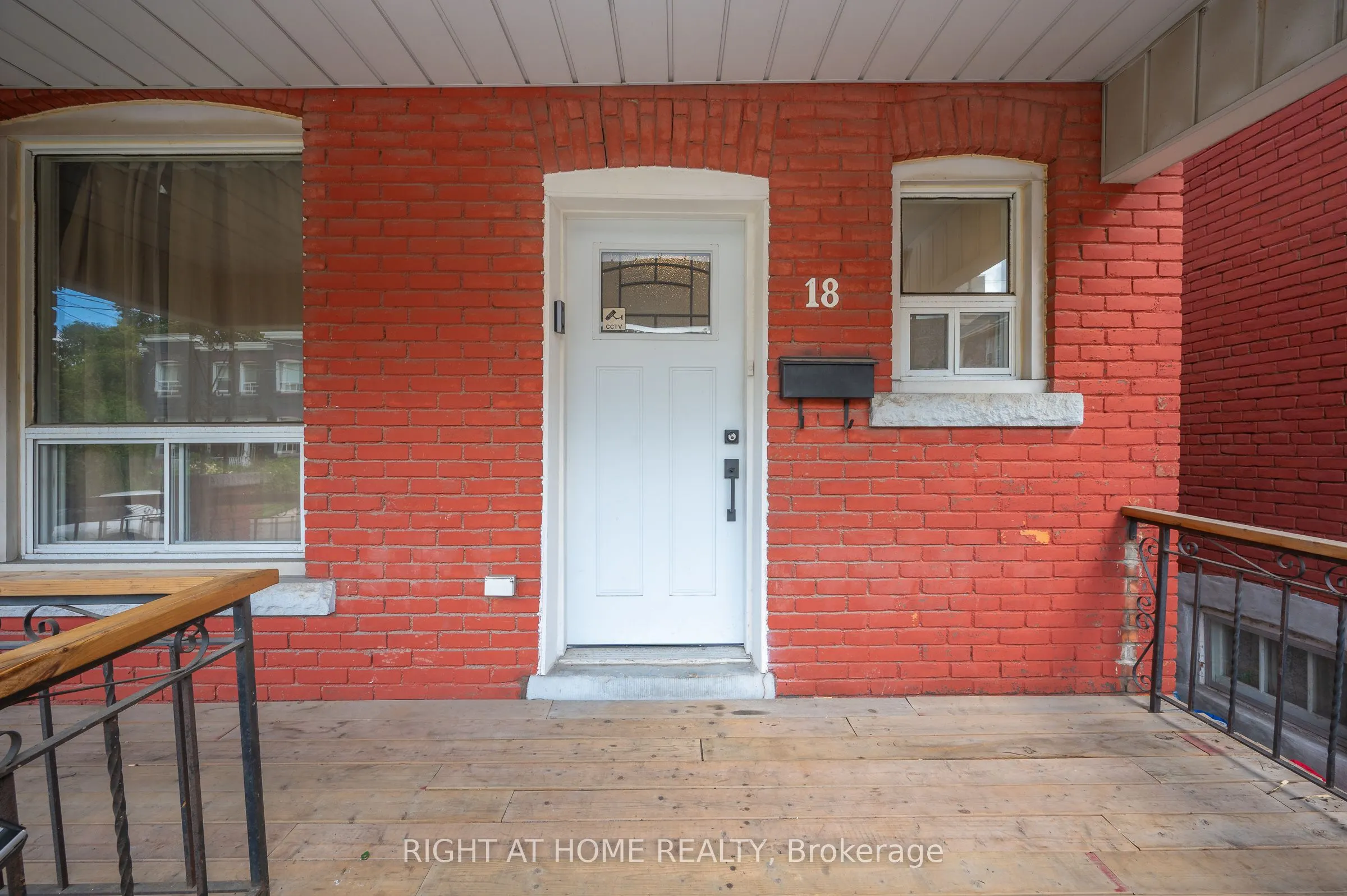 18 Huntley Street