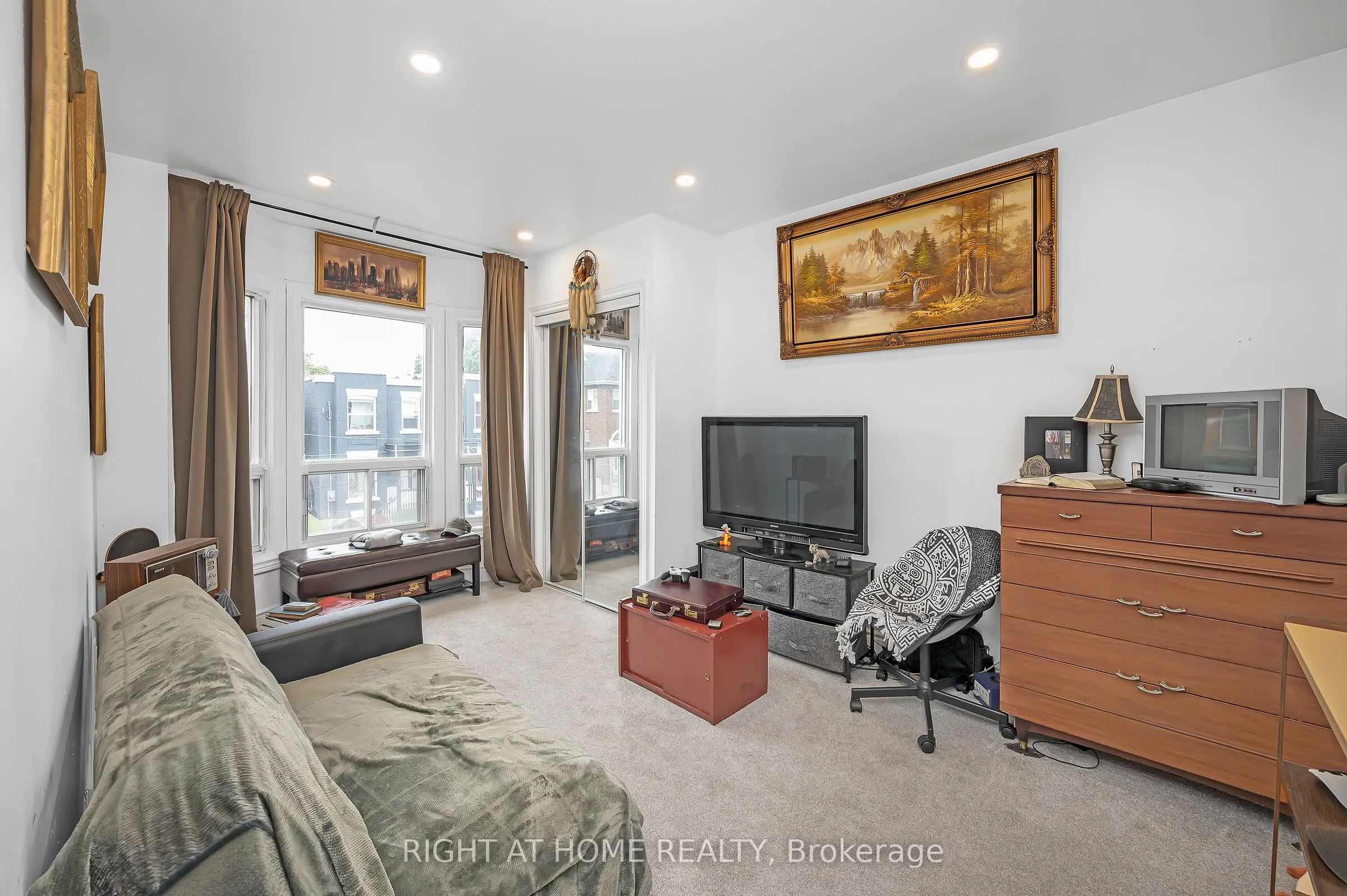 18 Huntley Street