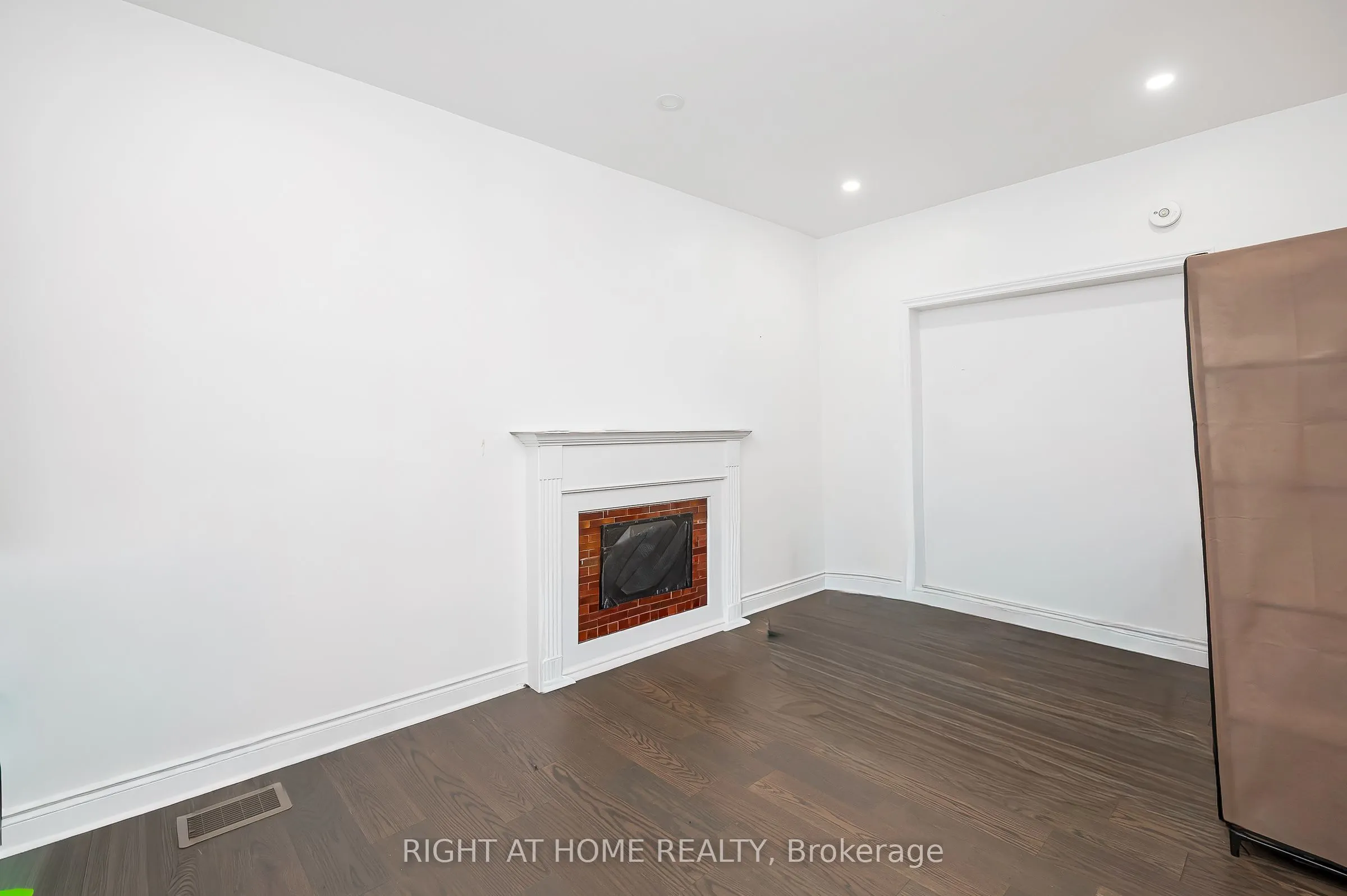 18 Huntley Street