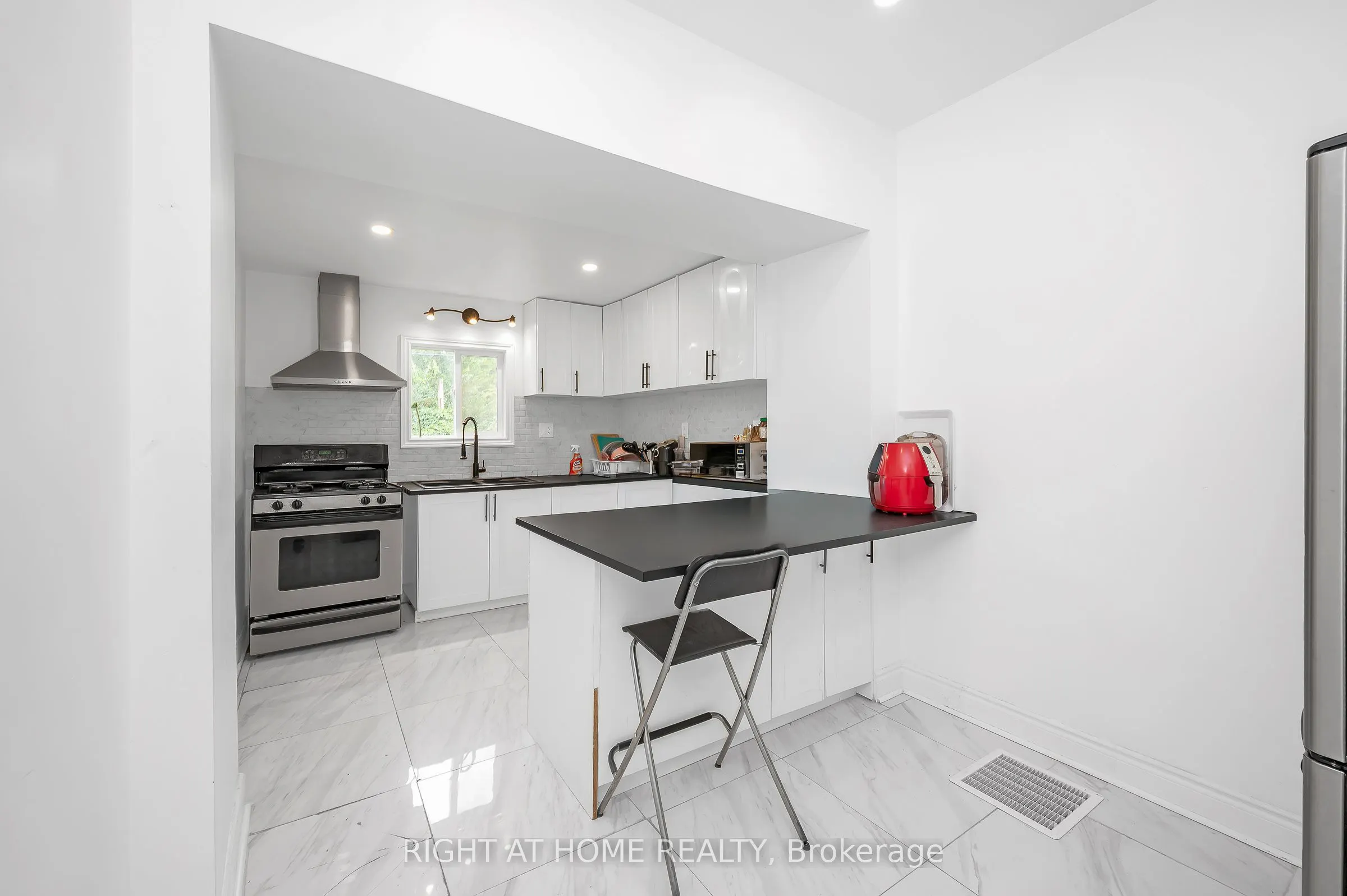 18 Huntley Street