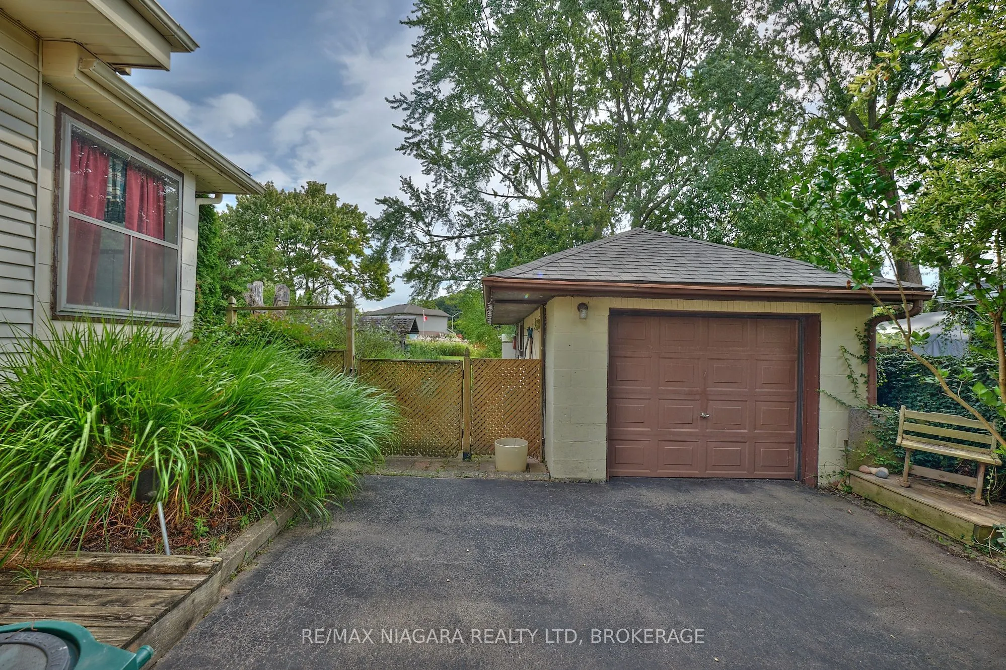 6112 Montrose Road