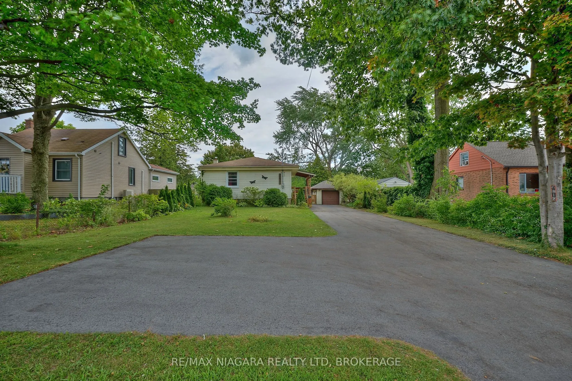 6112 Montrose Road