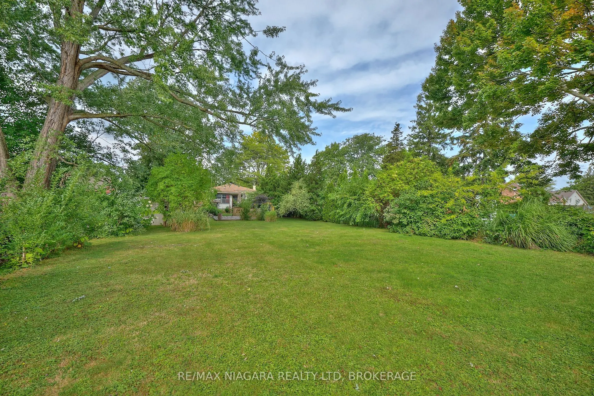 6112 Montrose Road