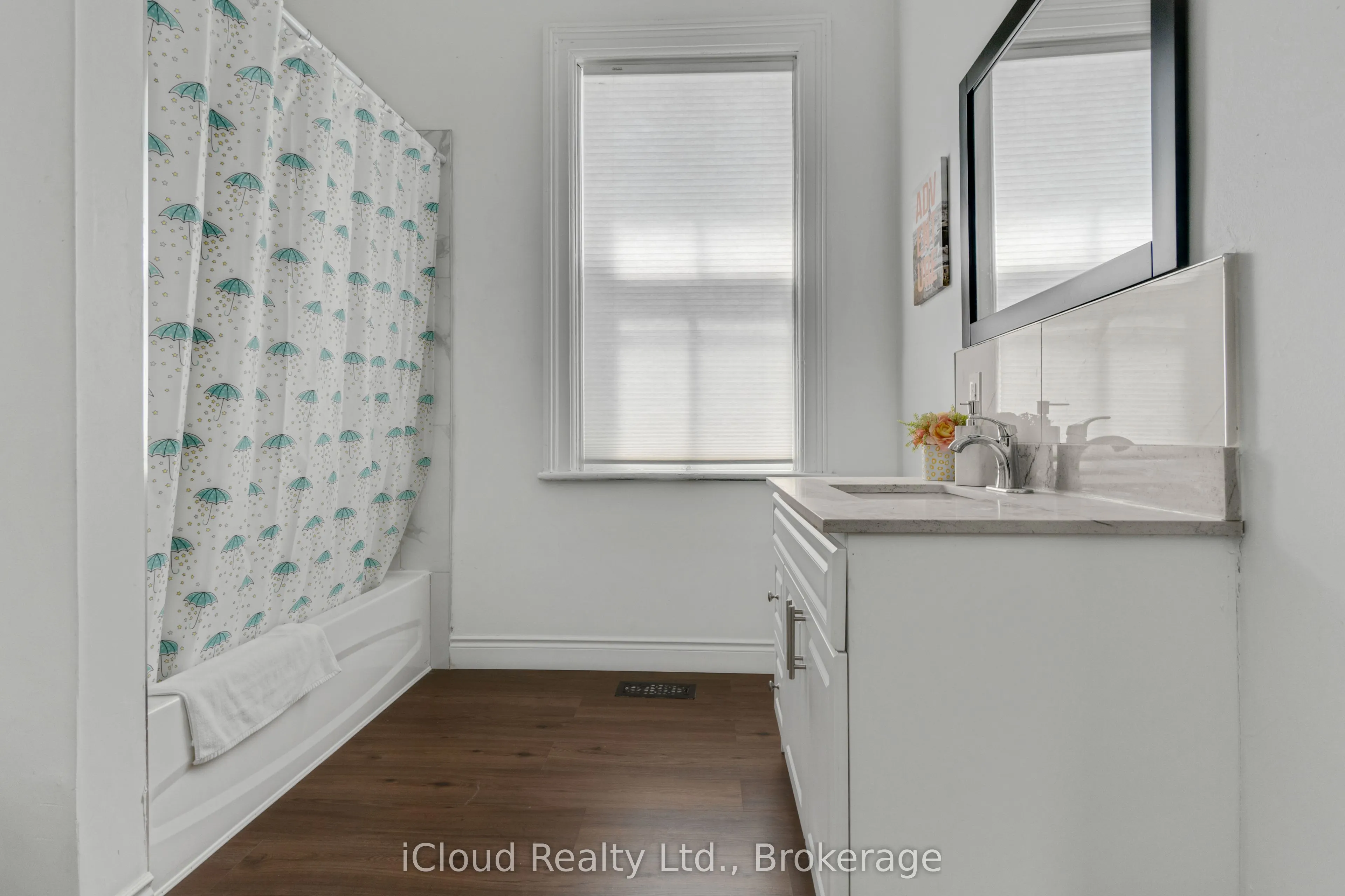 368 Simcoe Street