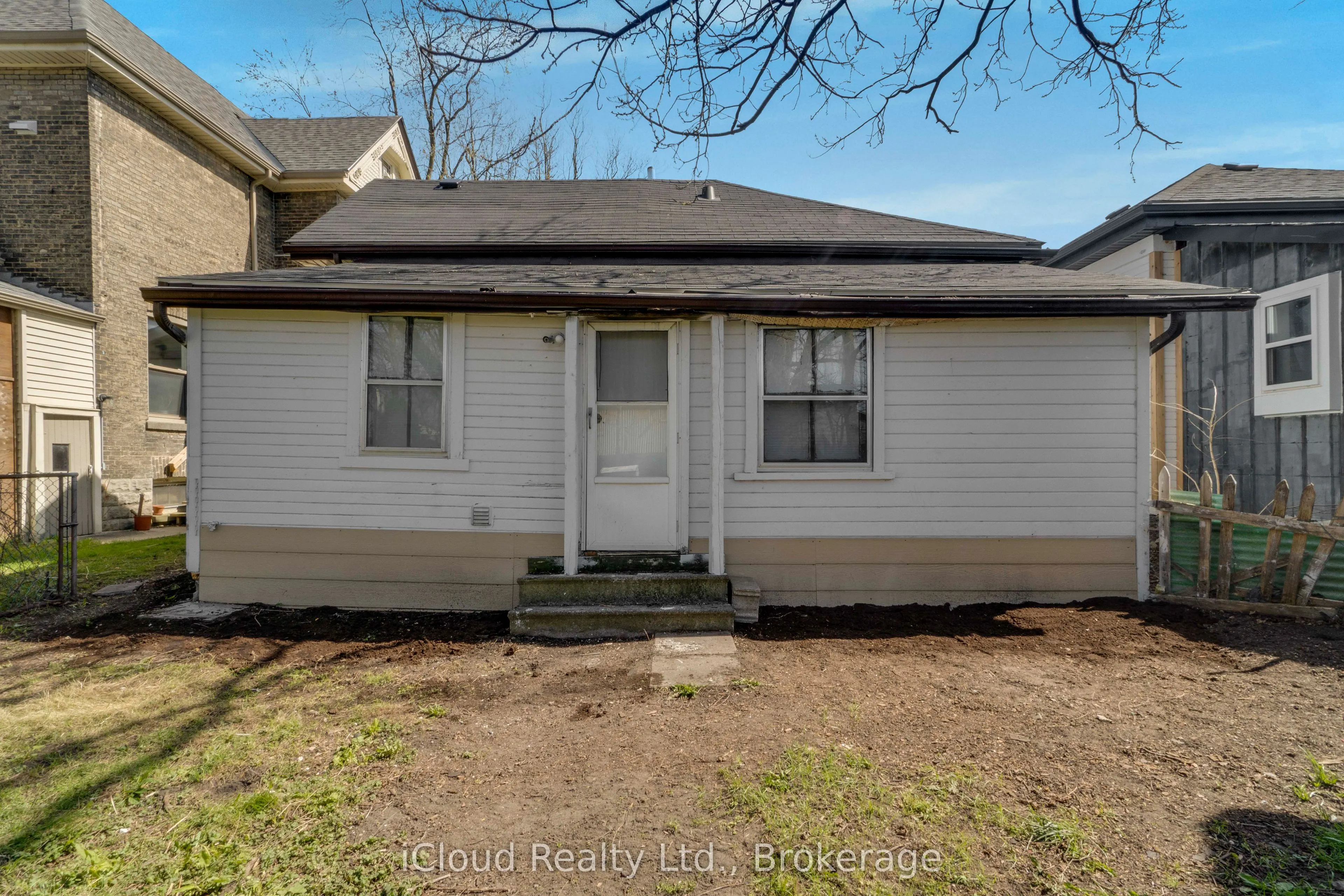 368 Simcoe Street