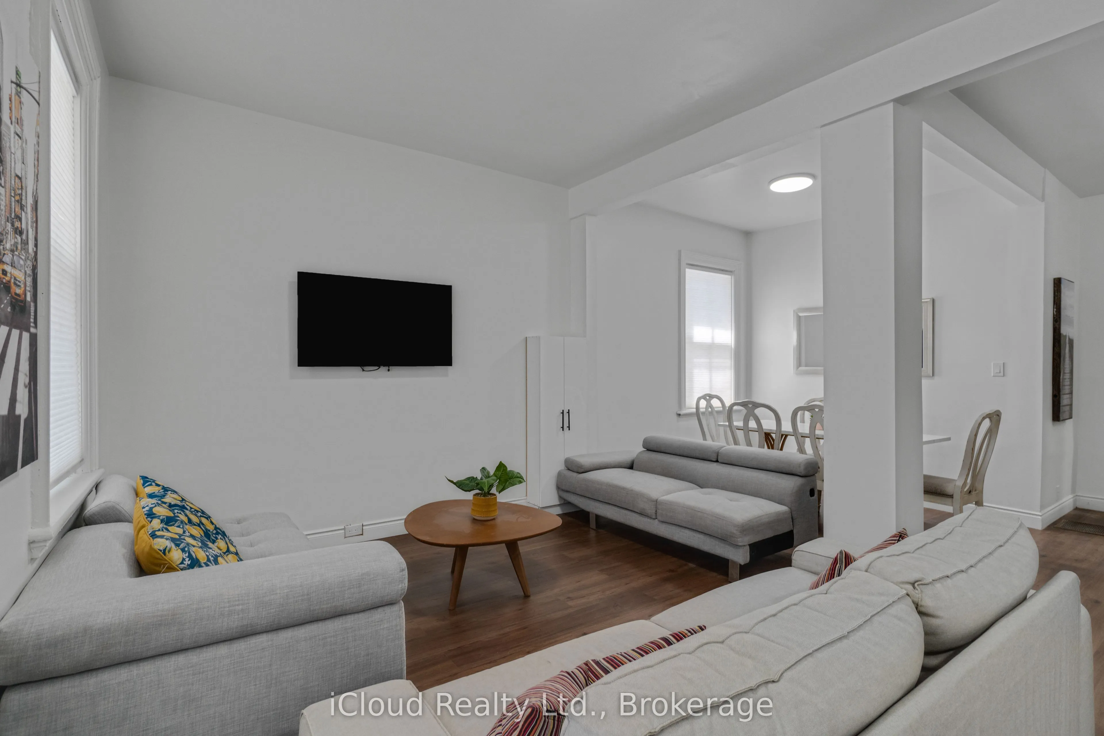 368 Simcoe Street