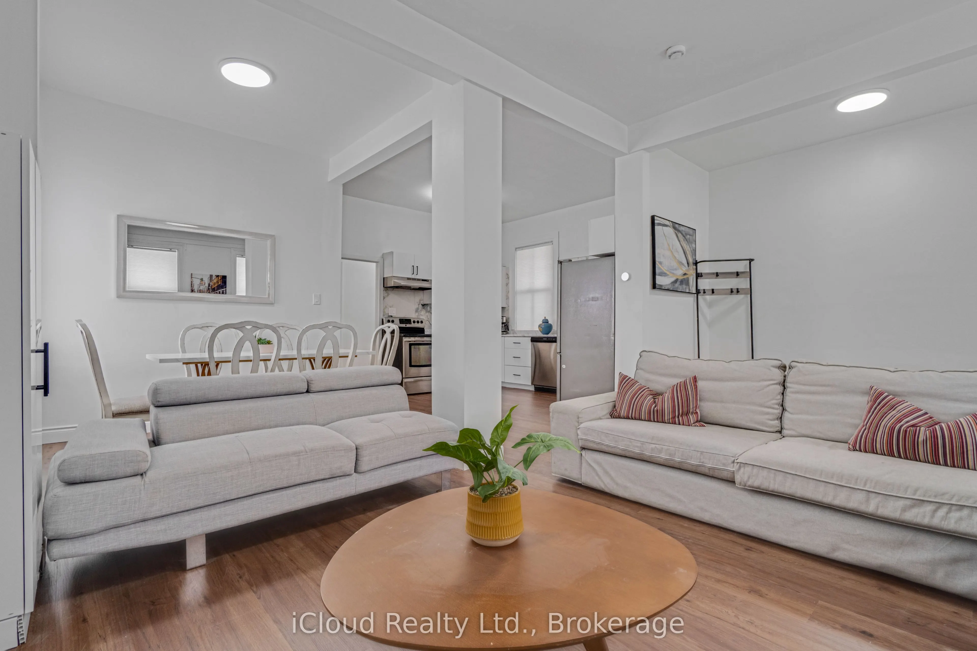 368 Simcoe Street