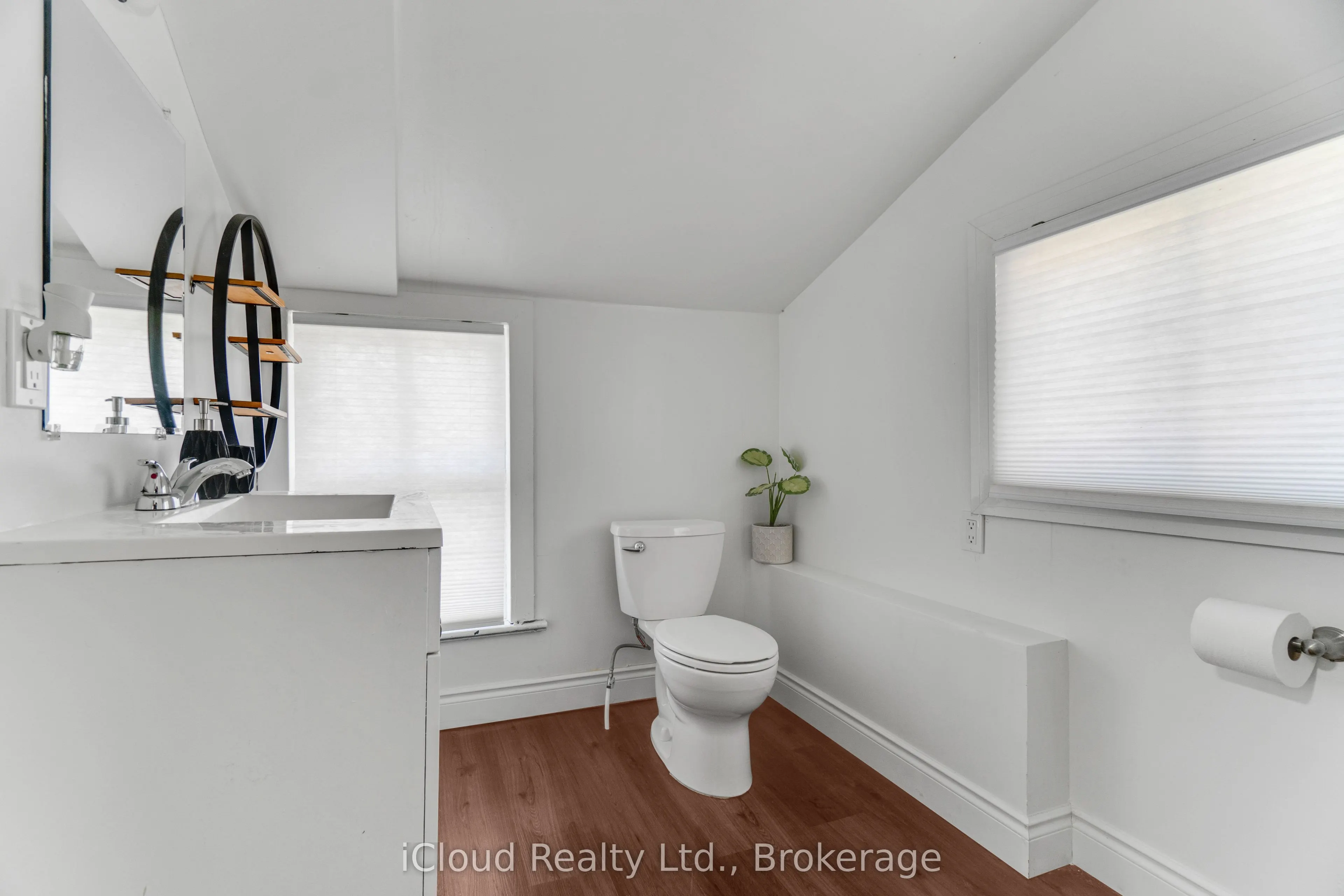 368 Simcoe Street