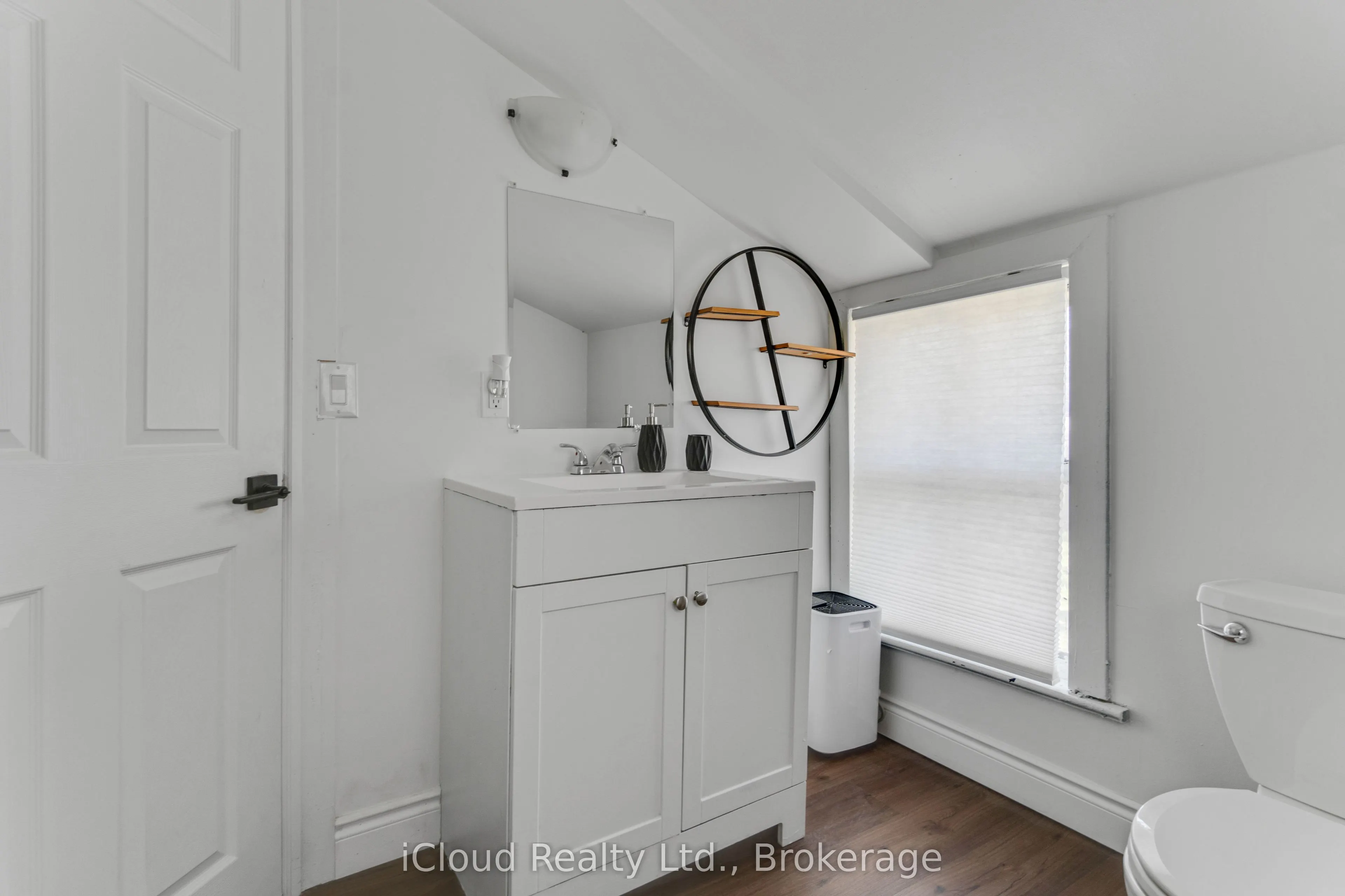 368 Simcoe Street