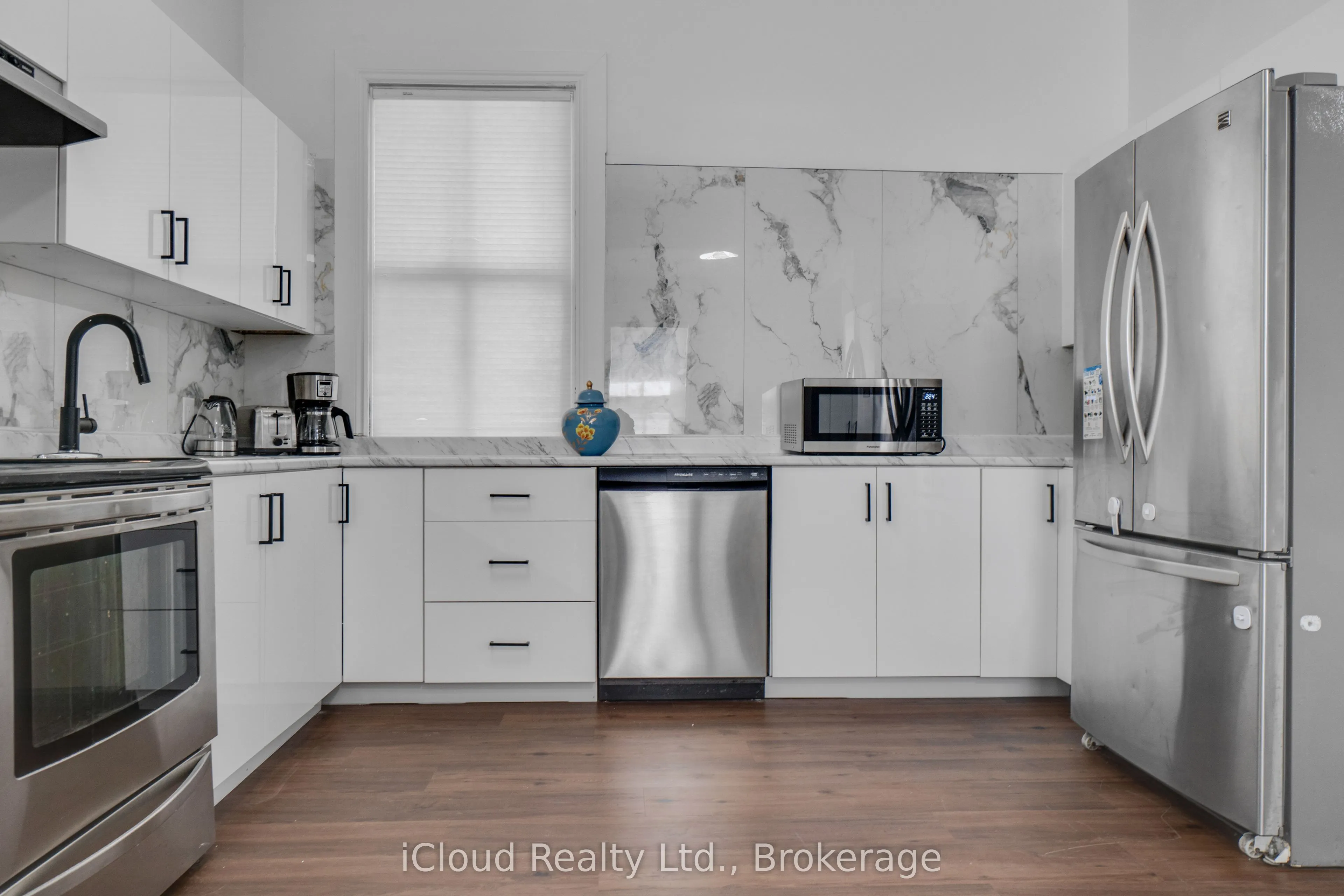 368 Simcoe Street