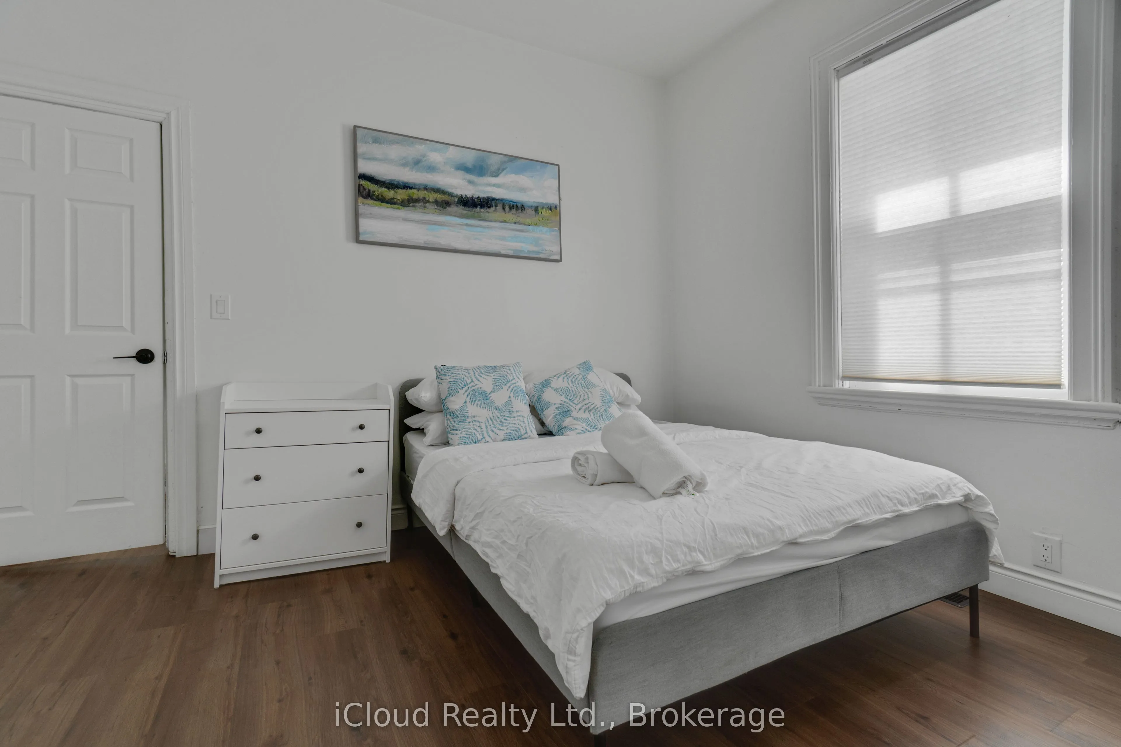 368 Simcoe Street