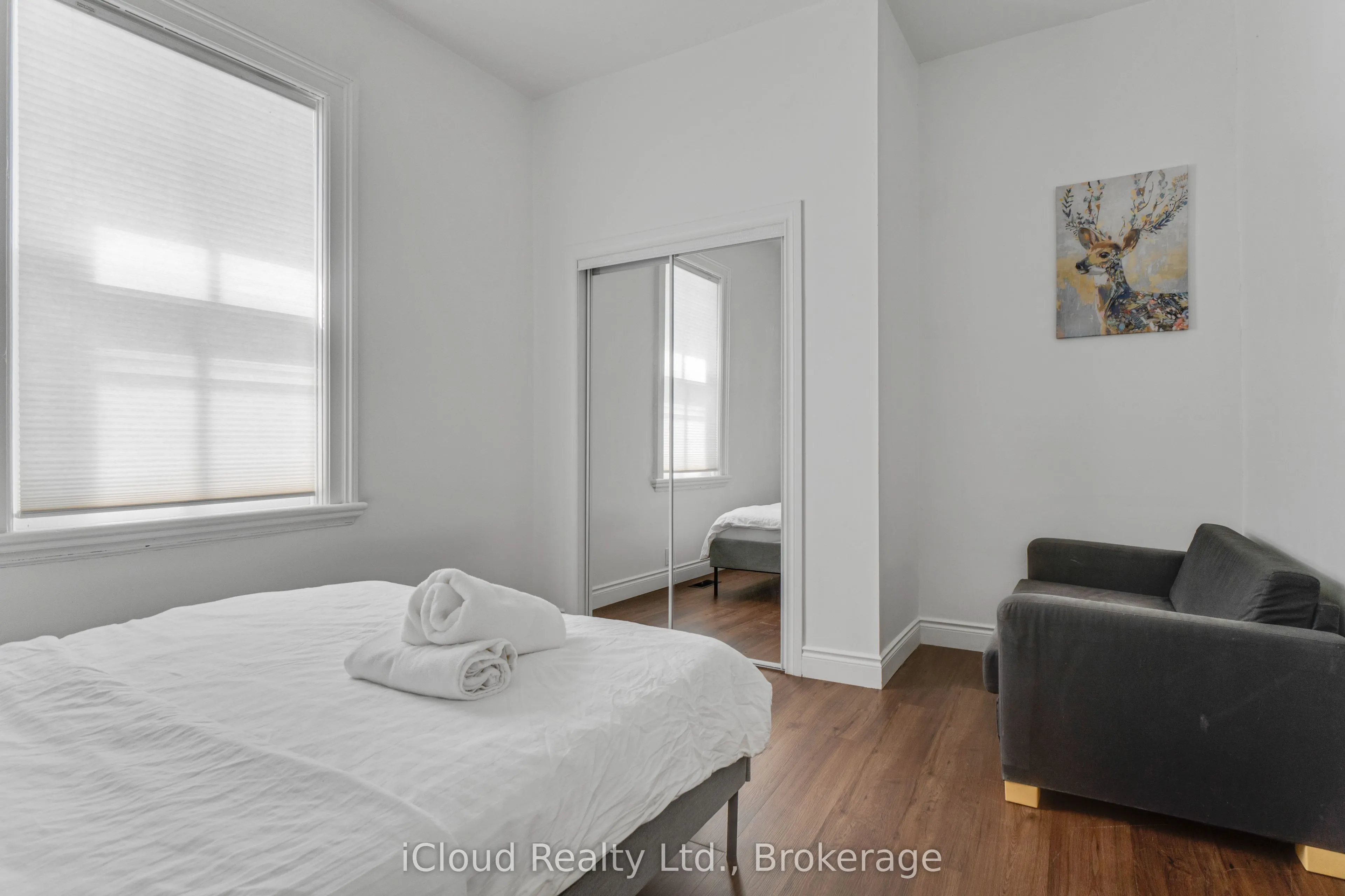368 Simcoe Street